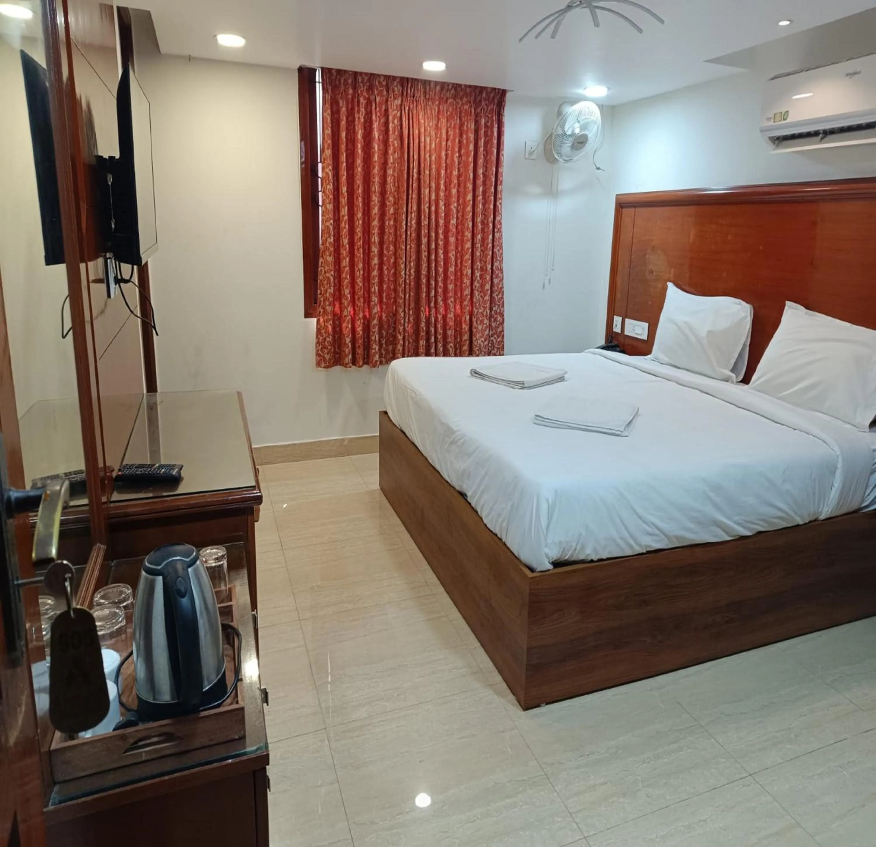 Bed in Azhagappa Residency