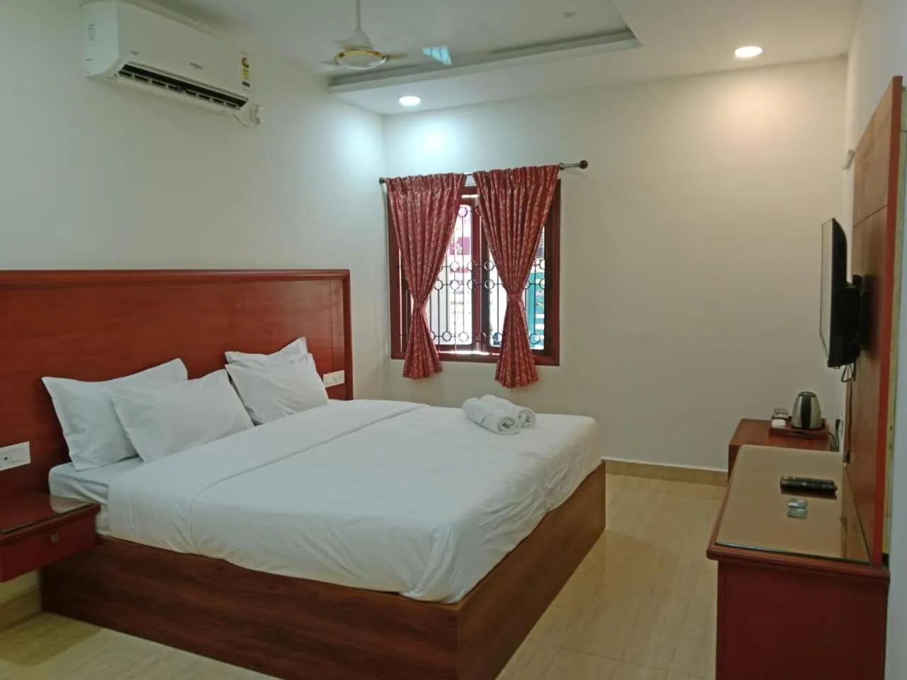 Bed in Azhagappa Residency