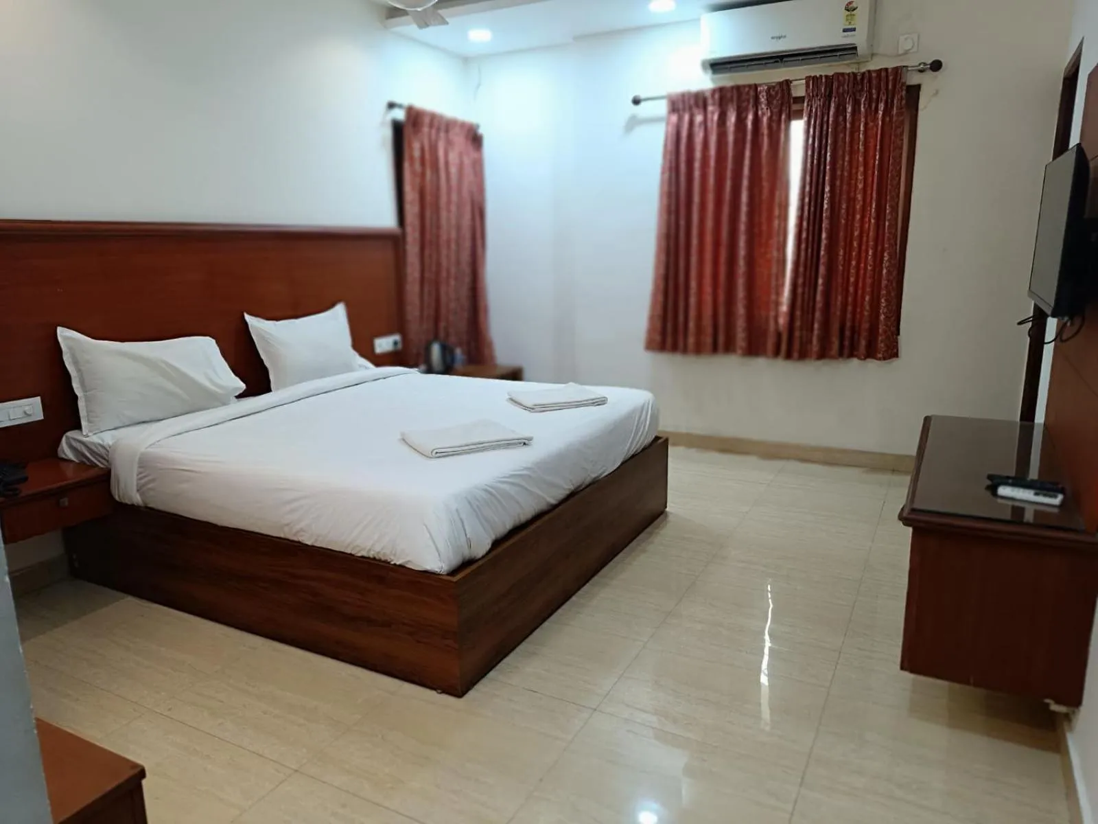 Bed in Azhagappa Residency