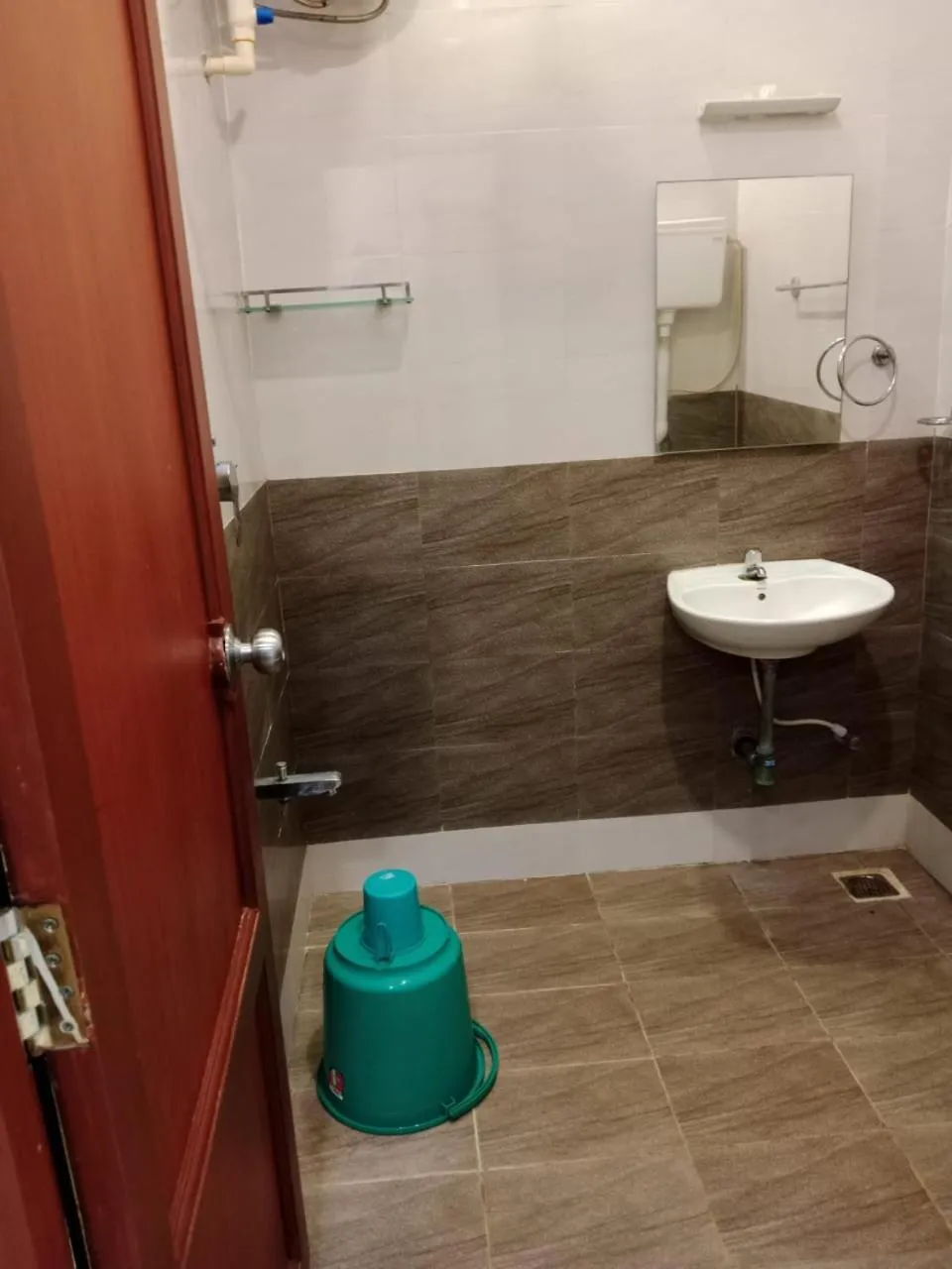 Shower in Azhagappa Residency