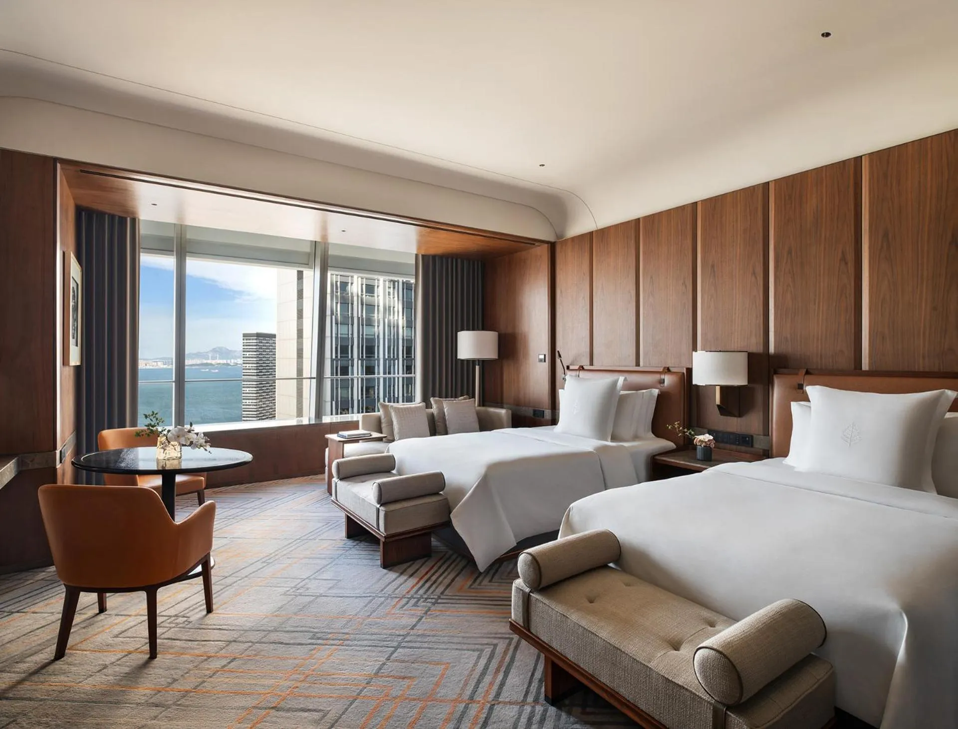 Photo of the whole room, Bed in Four Seasons Hotel Dalian