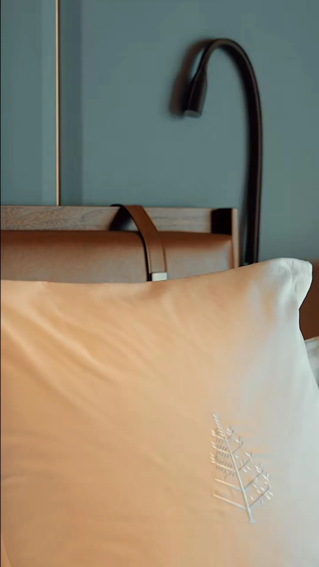 Bedroom, Bed in Four Seasons Hotel Dalian