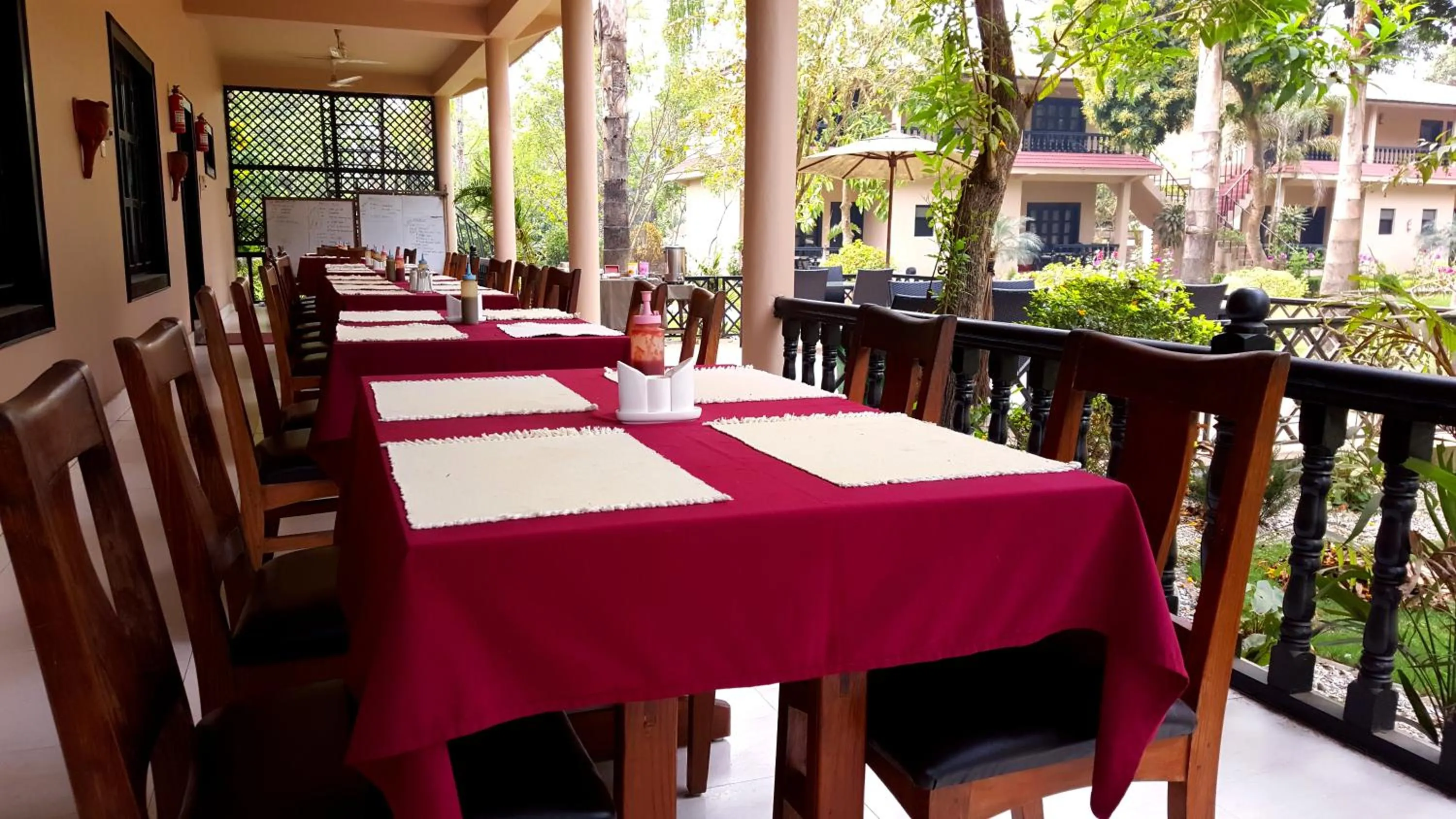 Restaurant/places to eat in Hotel Parkland