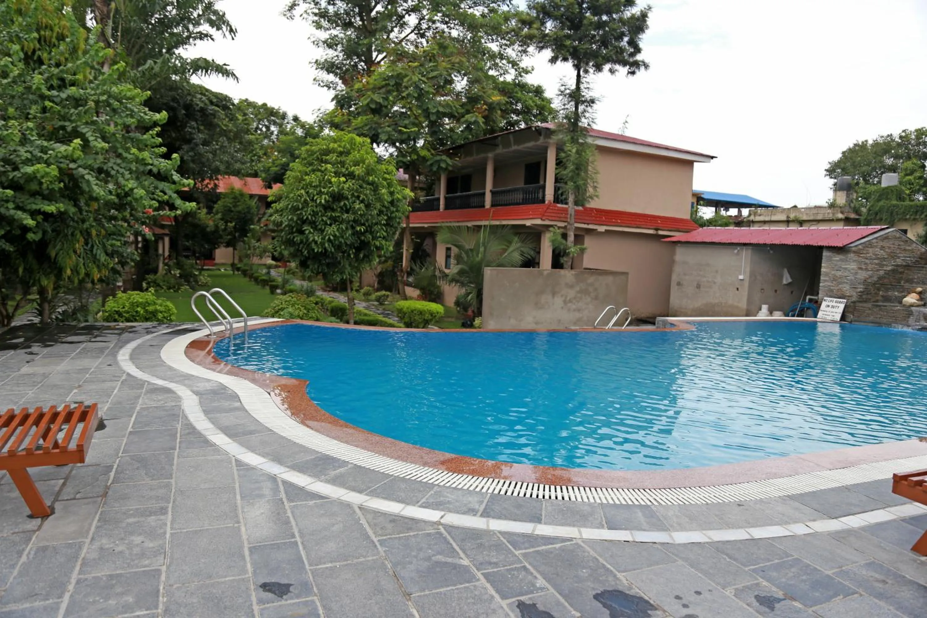 Swimming pool in Hotel Parkland