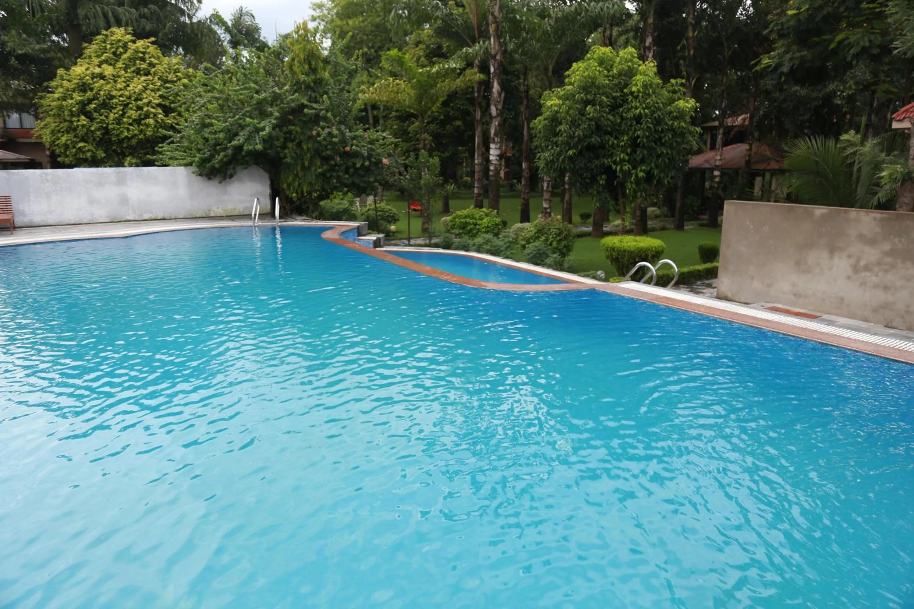Swimming pool in Hotel Parkland