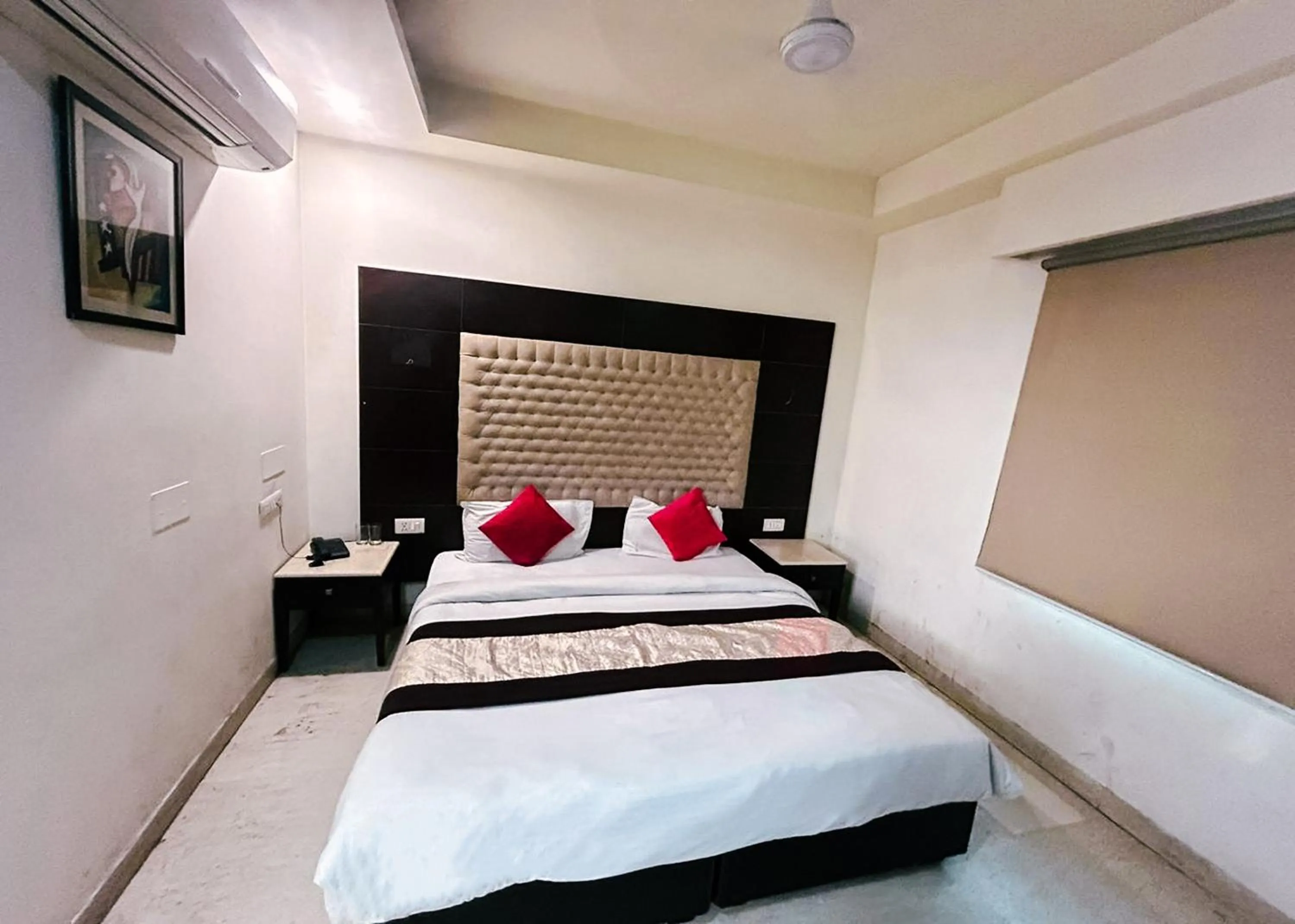 Bedroom, Bed in The Metropolis Guest House Near RK Ashram Metro Station