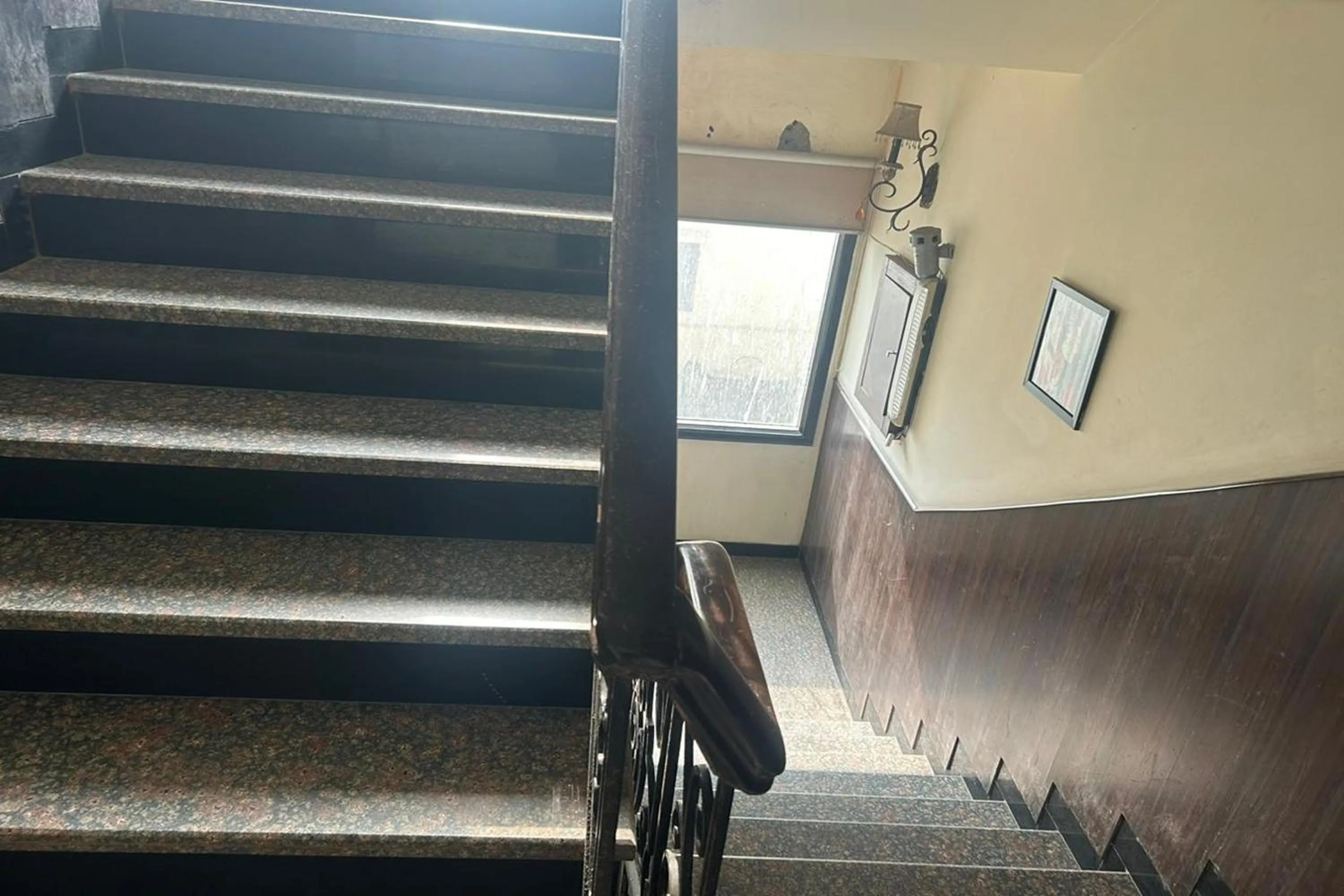 Area and facilities in The Metropolis Guest House Near RK Ashram Metro Station