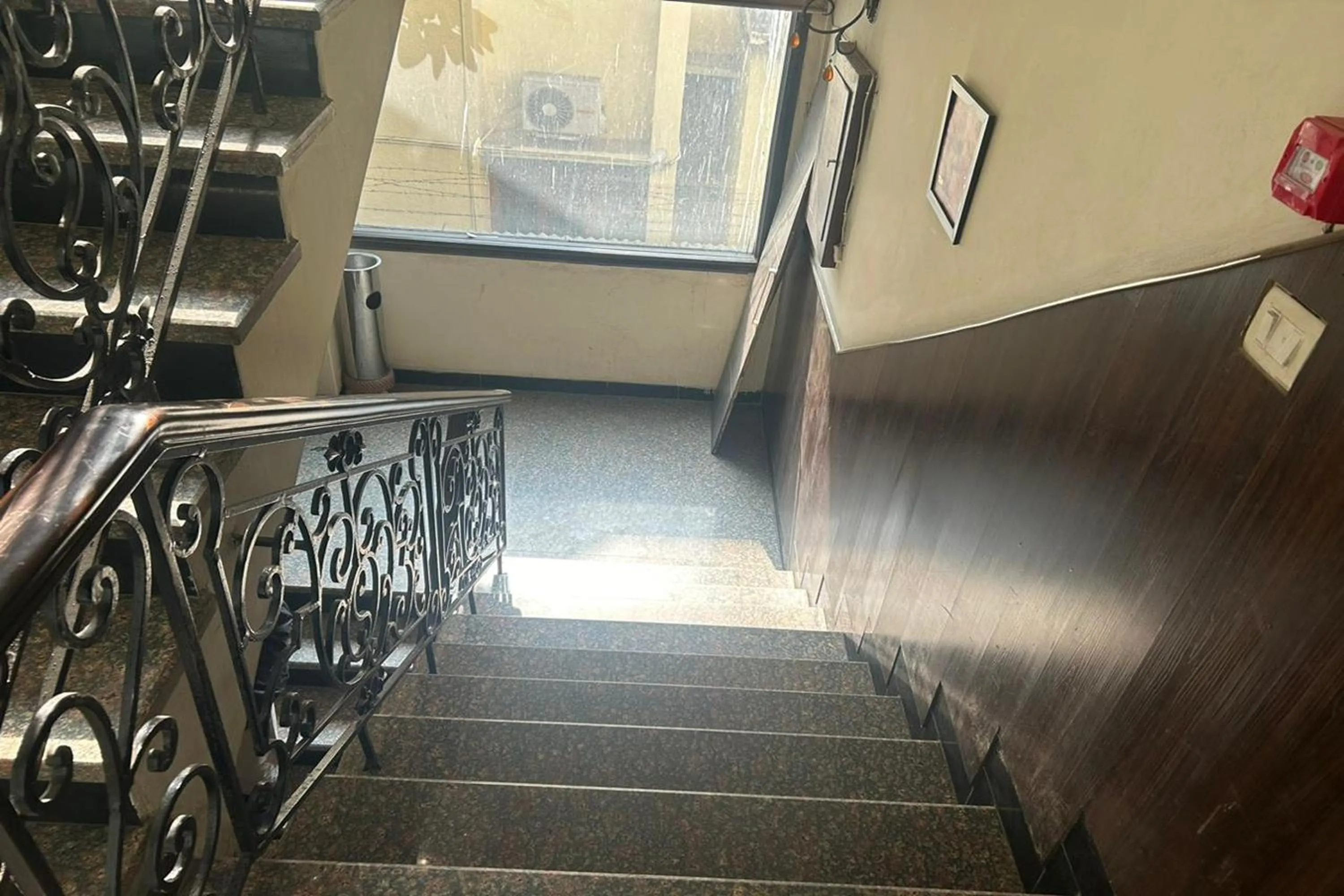 Area and facilities in The Metropolis Guest House Near RK Ashram Metro Station