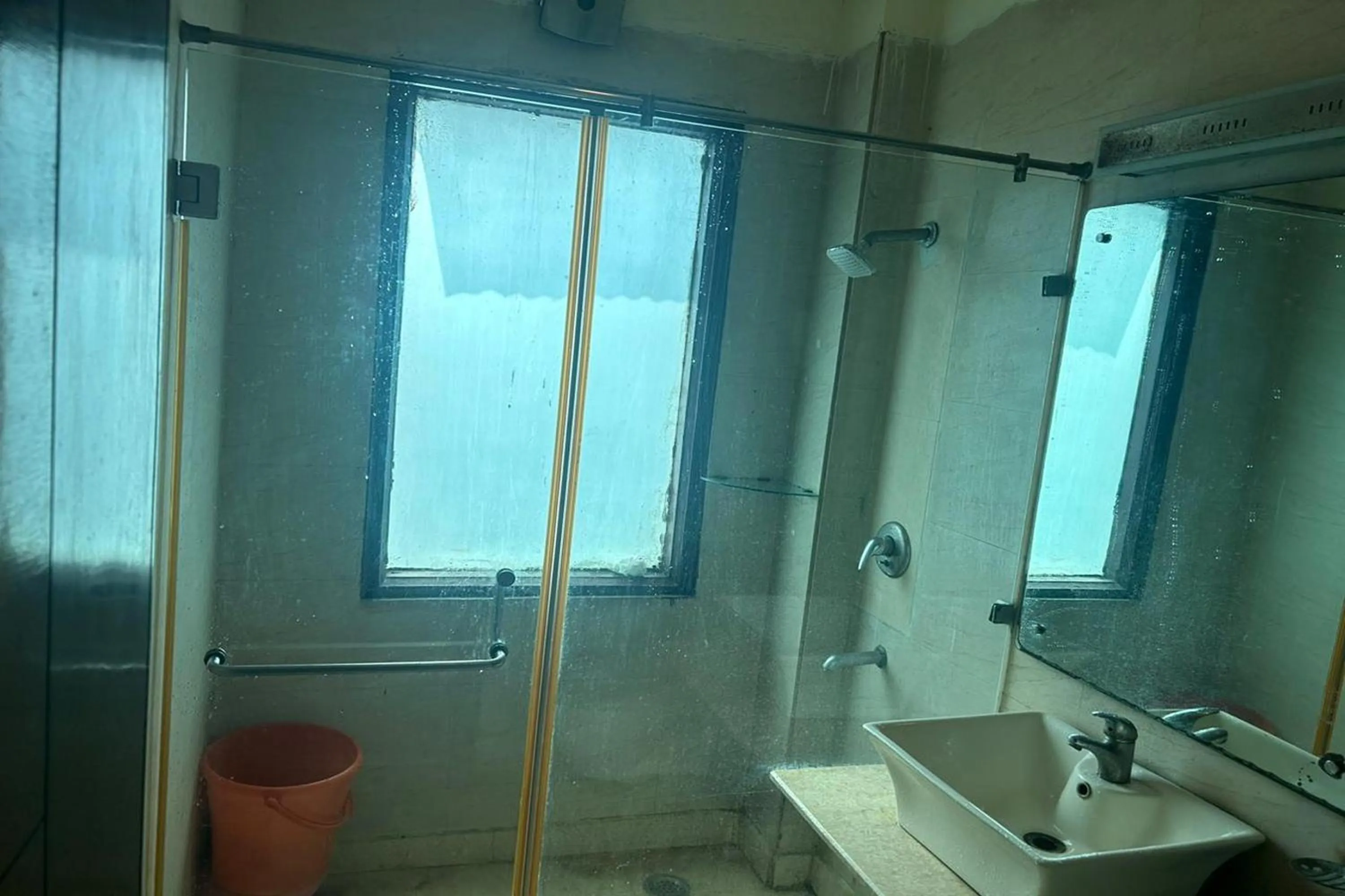 Shower in The Metropolis Guest House Near RK Ashram Metro Station