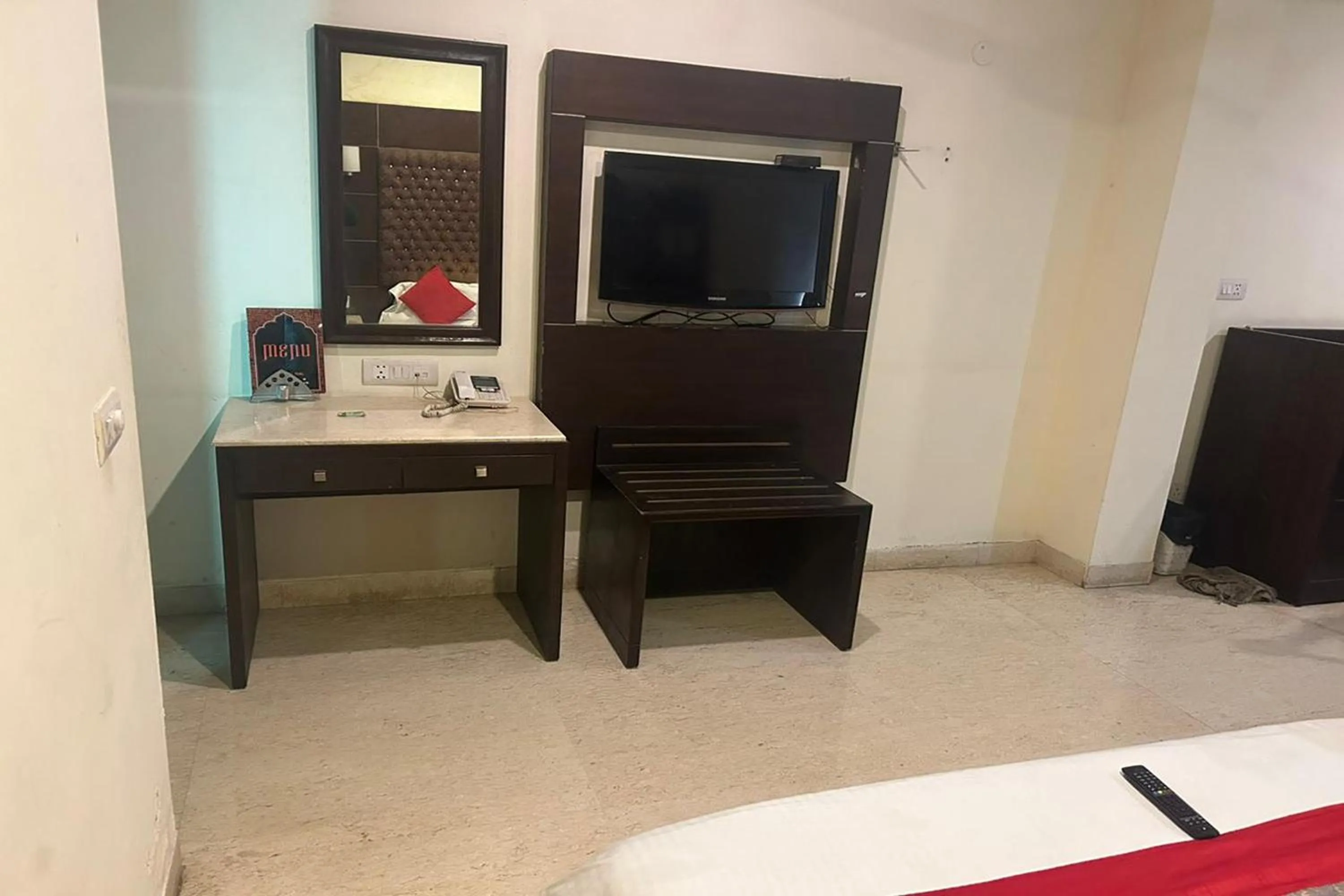 wardrobe, Bed in The Metropolis Guest House Near RK Ashram Metro Station