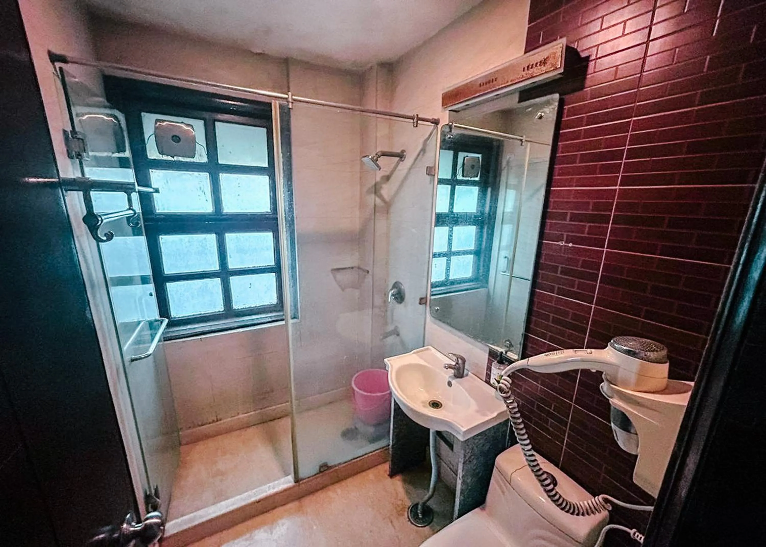 Bathroom in The Metropolis Guest House Near RK Ashram Metro Station