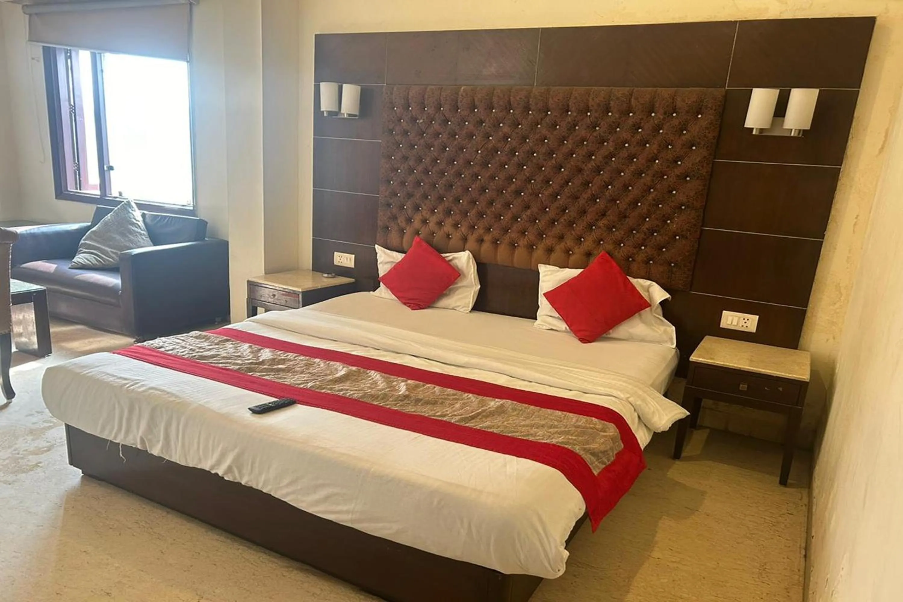 Bed in The Metropolis Guest House Near RK Ashram Metro Station