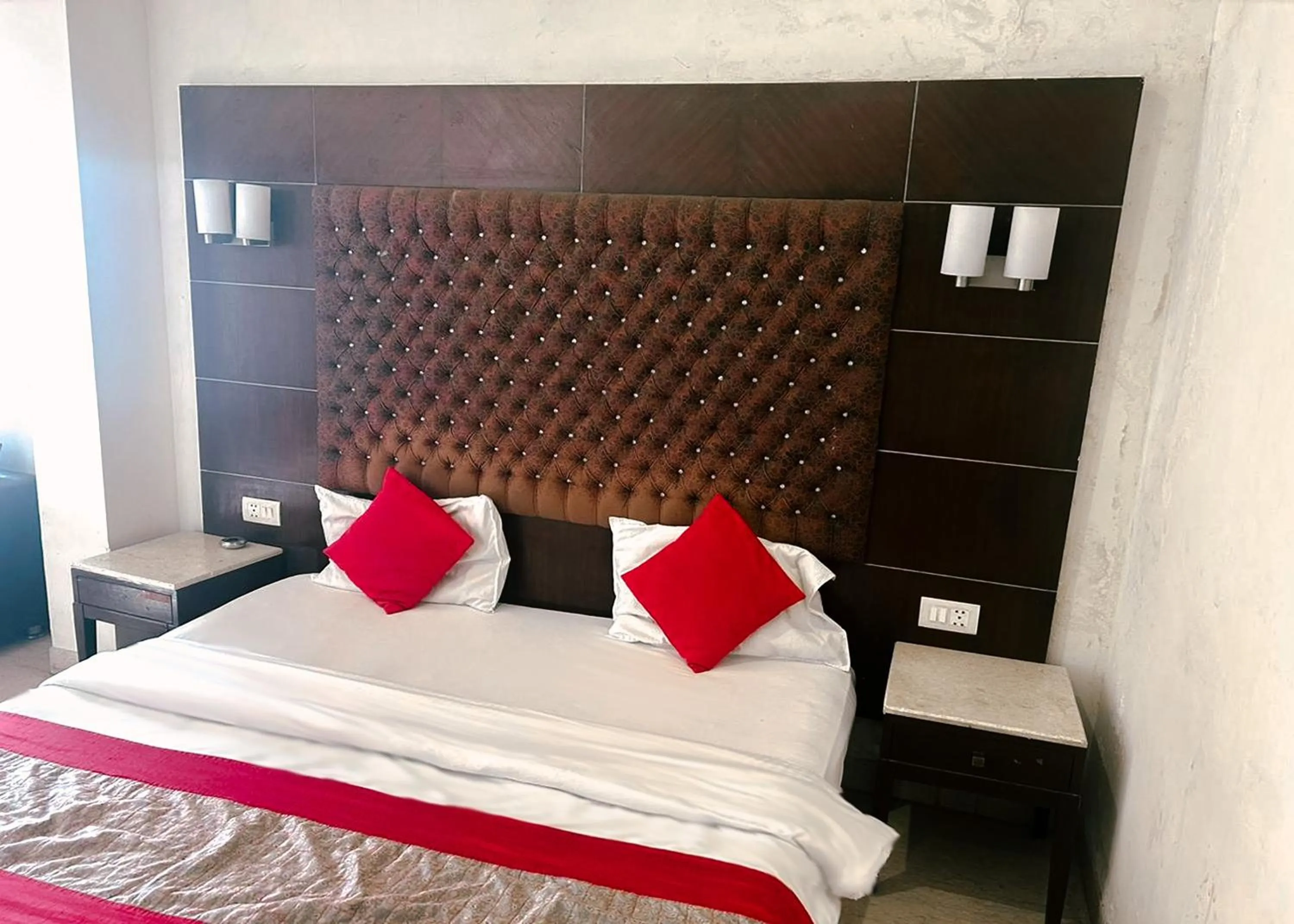 Bed in The Metropolis Guest House Near RK Ashram Metro Station