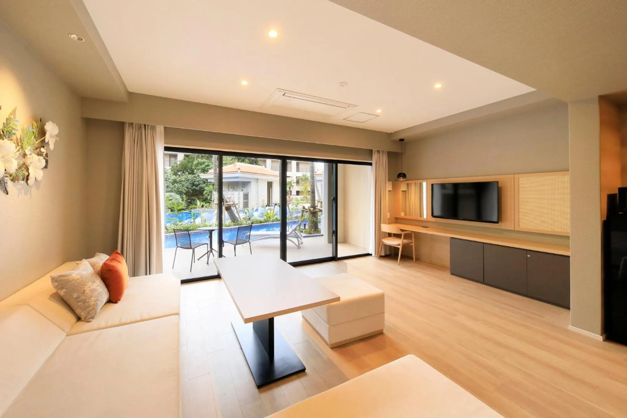 Living room, Bed in VIVOVIVA石垣島