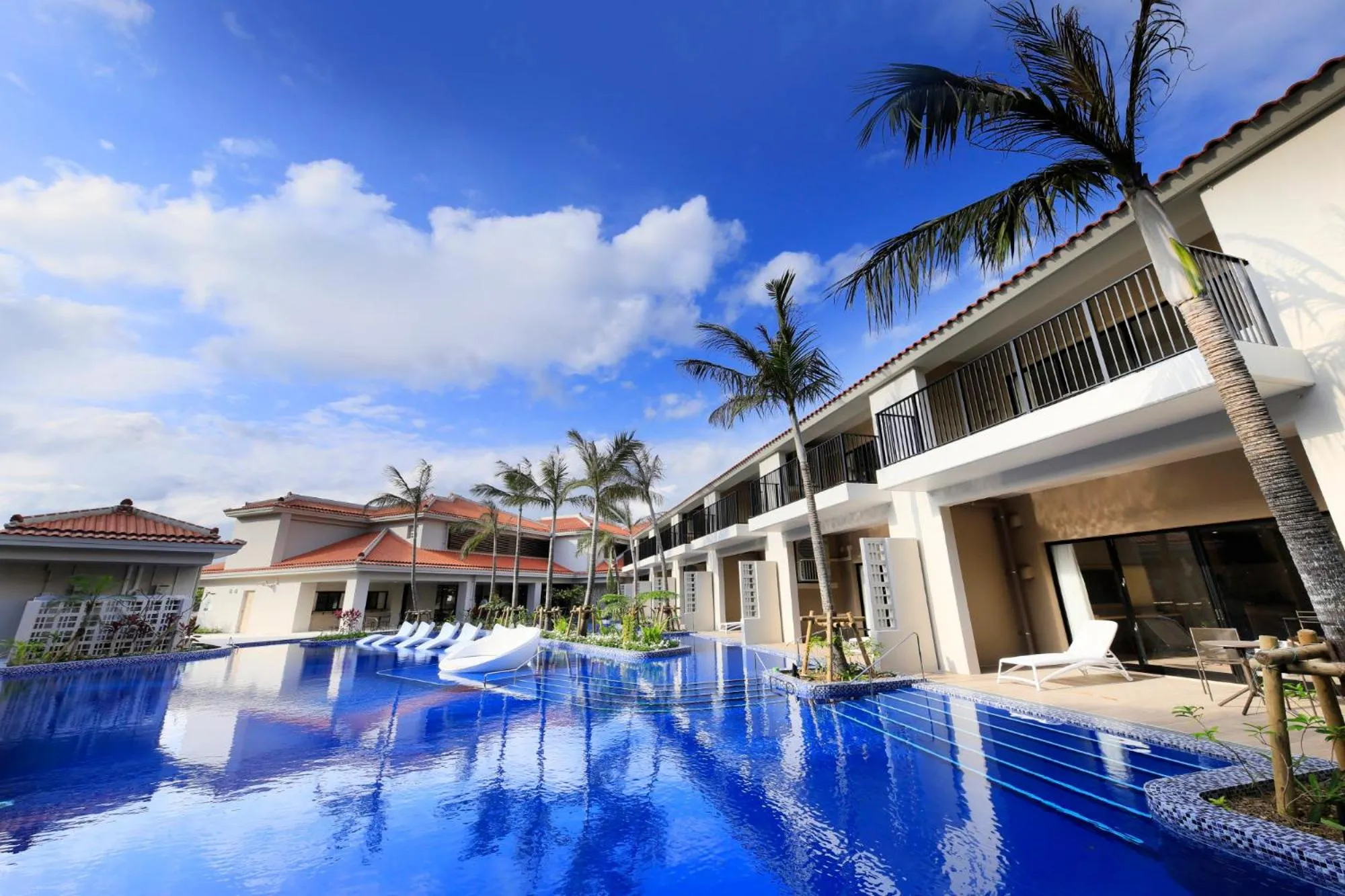 Property building in VIVOVIVA石垣島