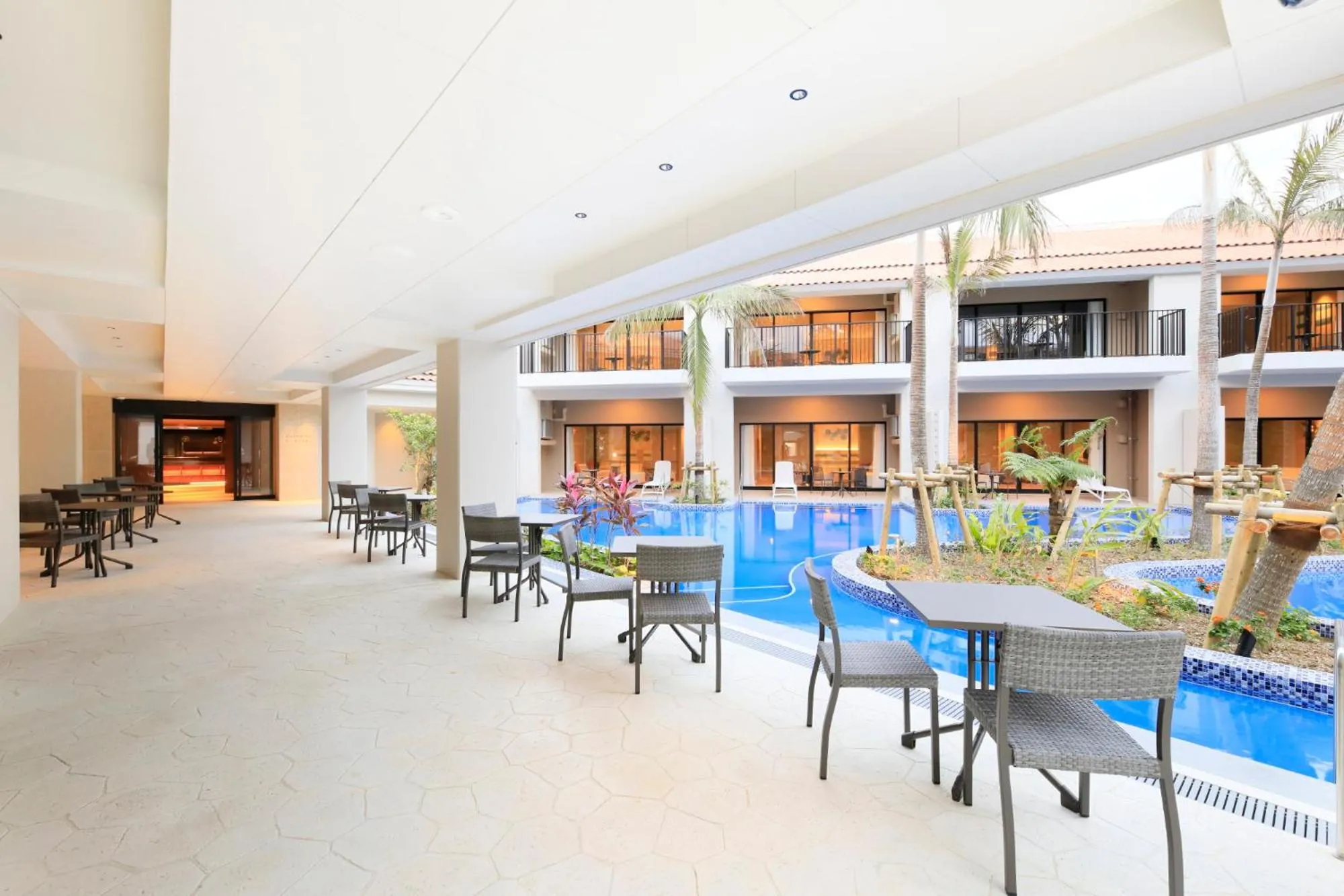 Restaurant/places to eat in VIVOVIVA石垣島