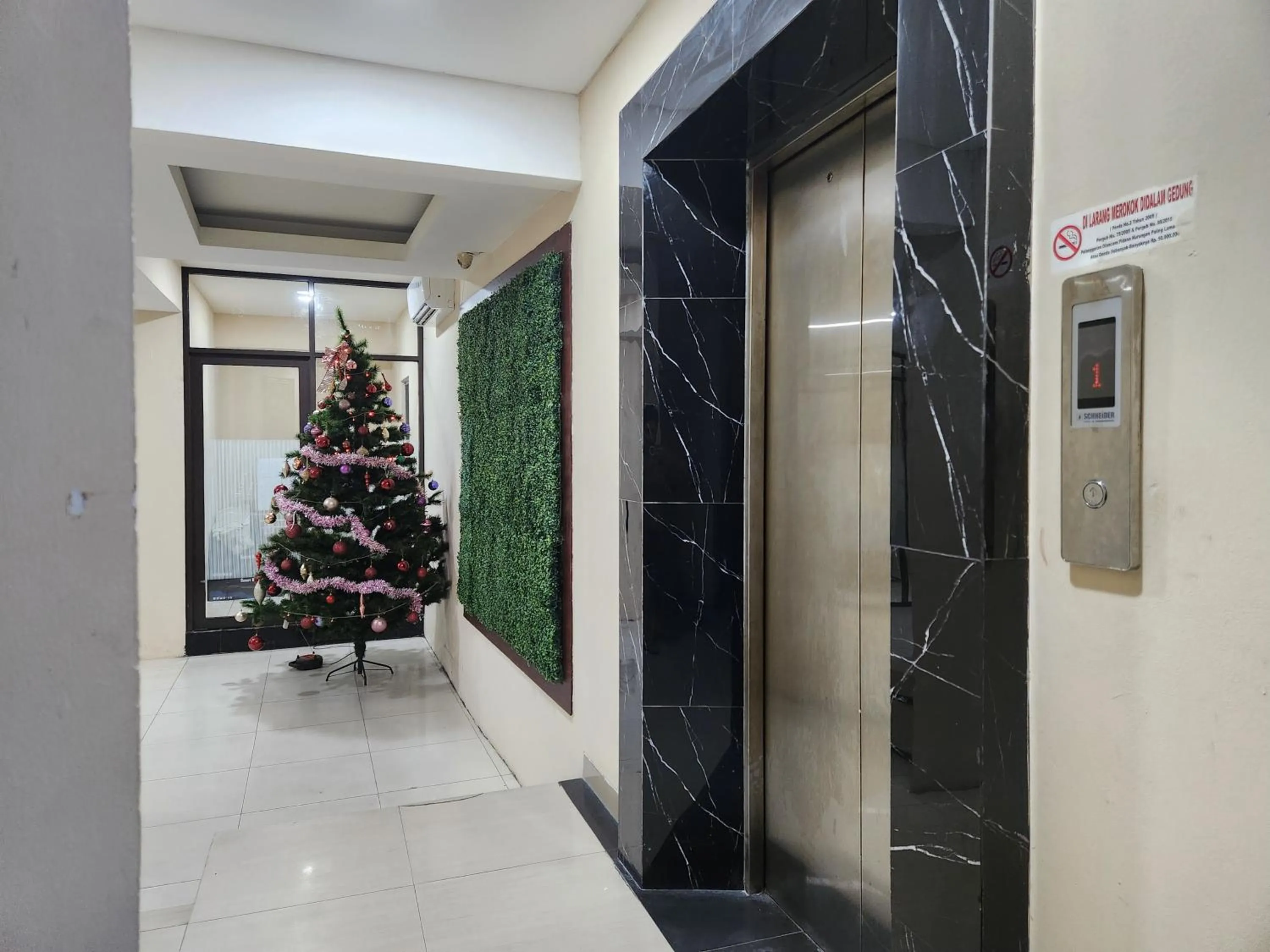 elevator in Joker Hotel & Residence