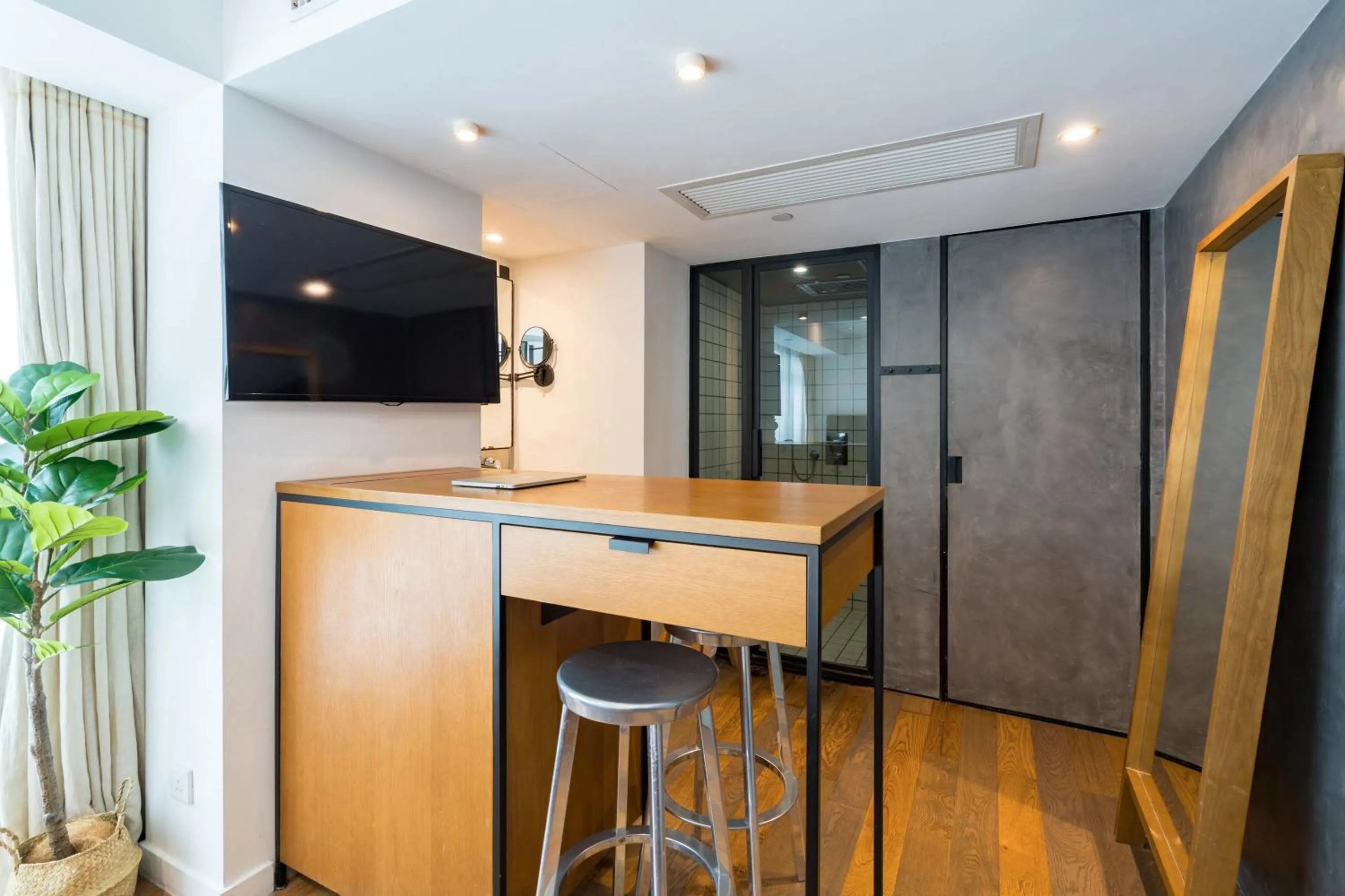 TV and multimedia, Kitchen/Kitchenette in Residence G Hong Kong - by Hotel G