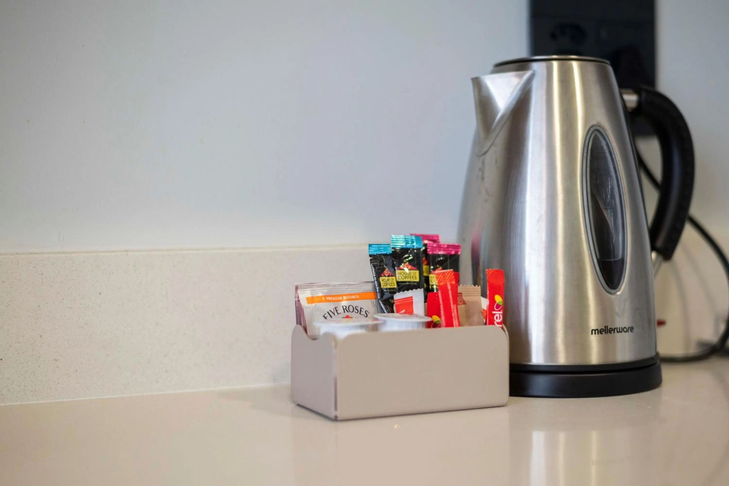 Coffee/tea facilities in Habitat Aparthotel by Totalstay