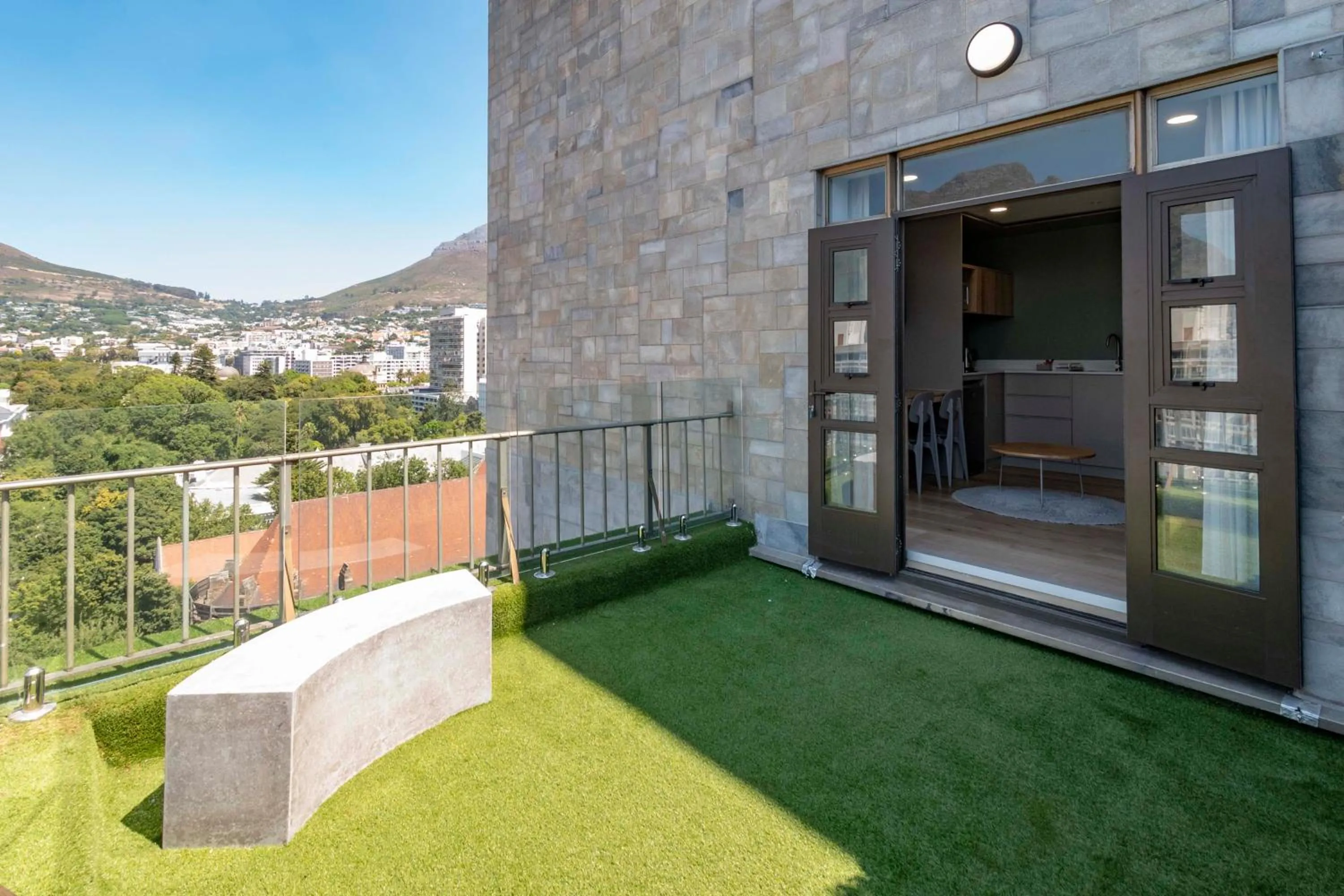 Balcony/Terrace in Habitat Aparthotel by Totalstay