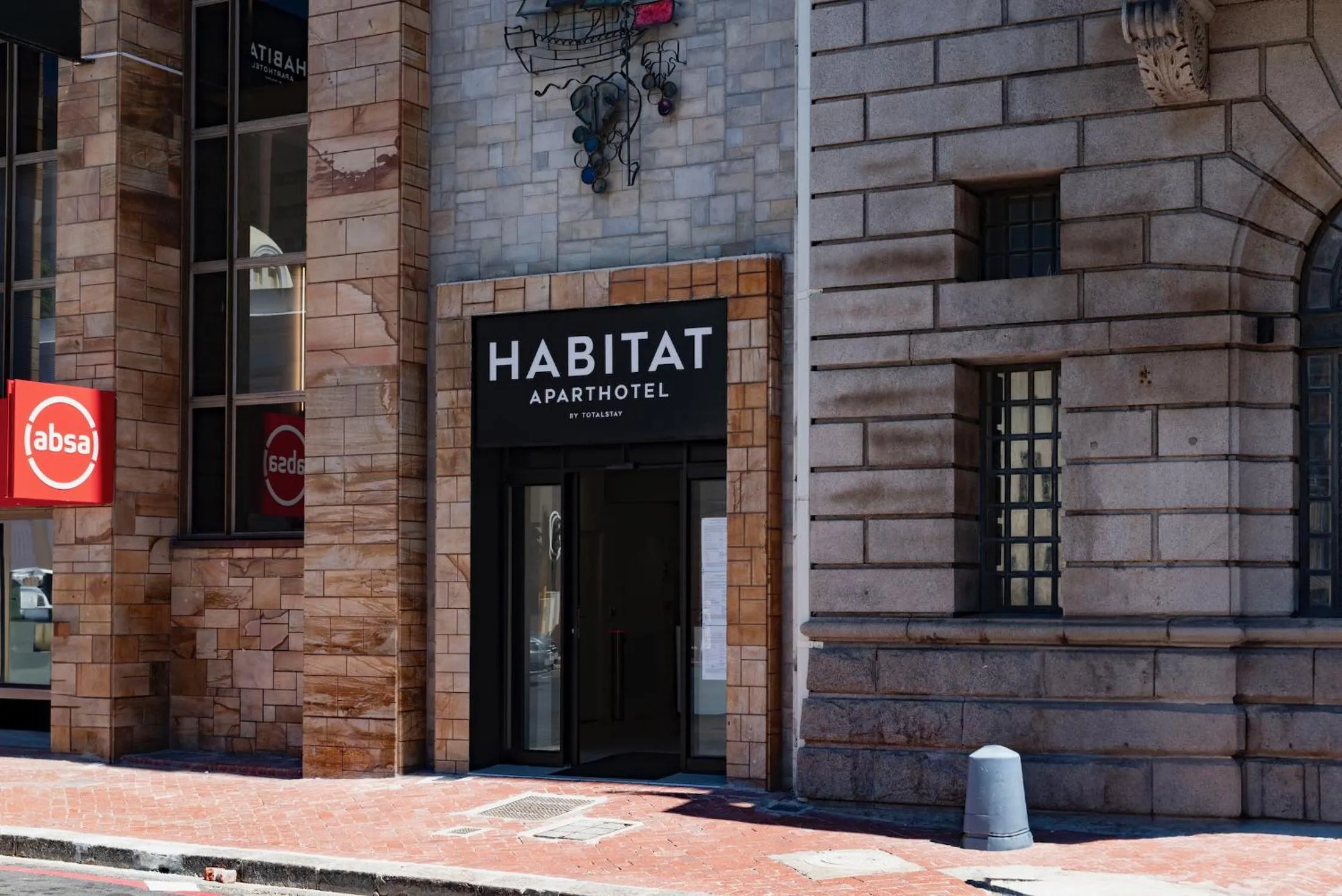 Facade/entrance in Habitat Aparthotel by Totalstay