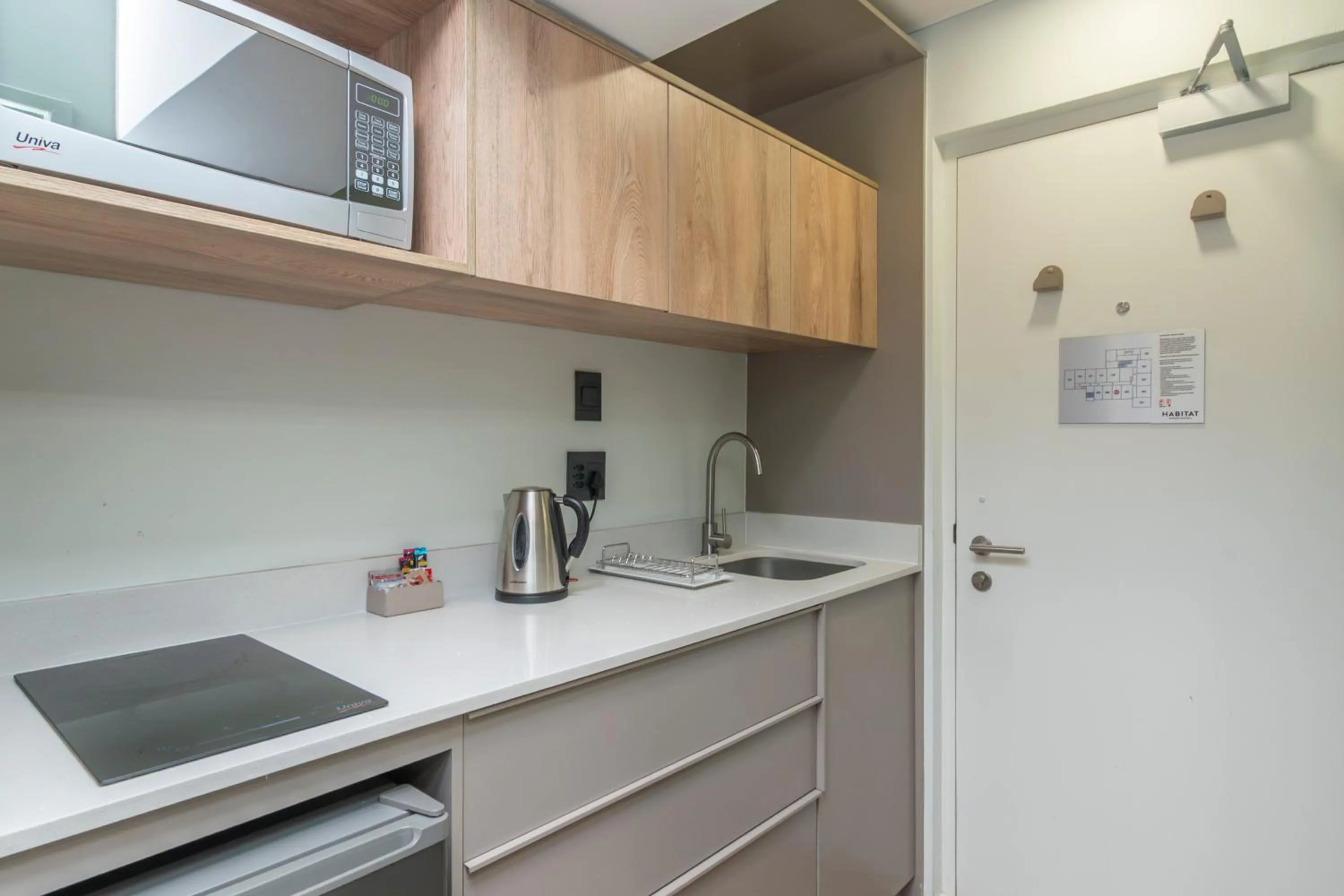 Kitchen or kitchenette in Habitat Aparthotel by Totalstay