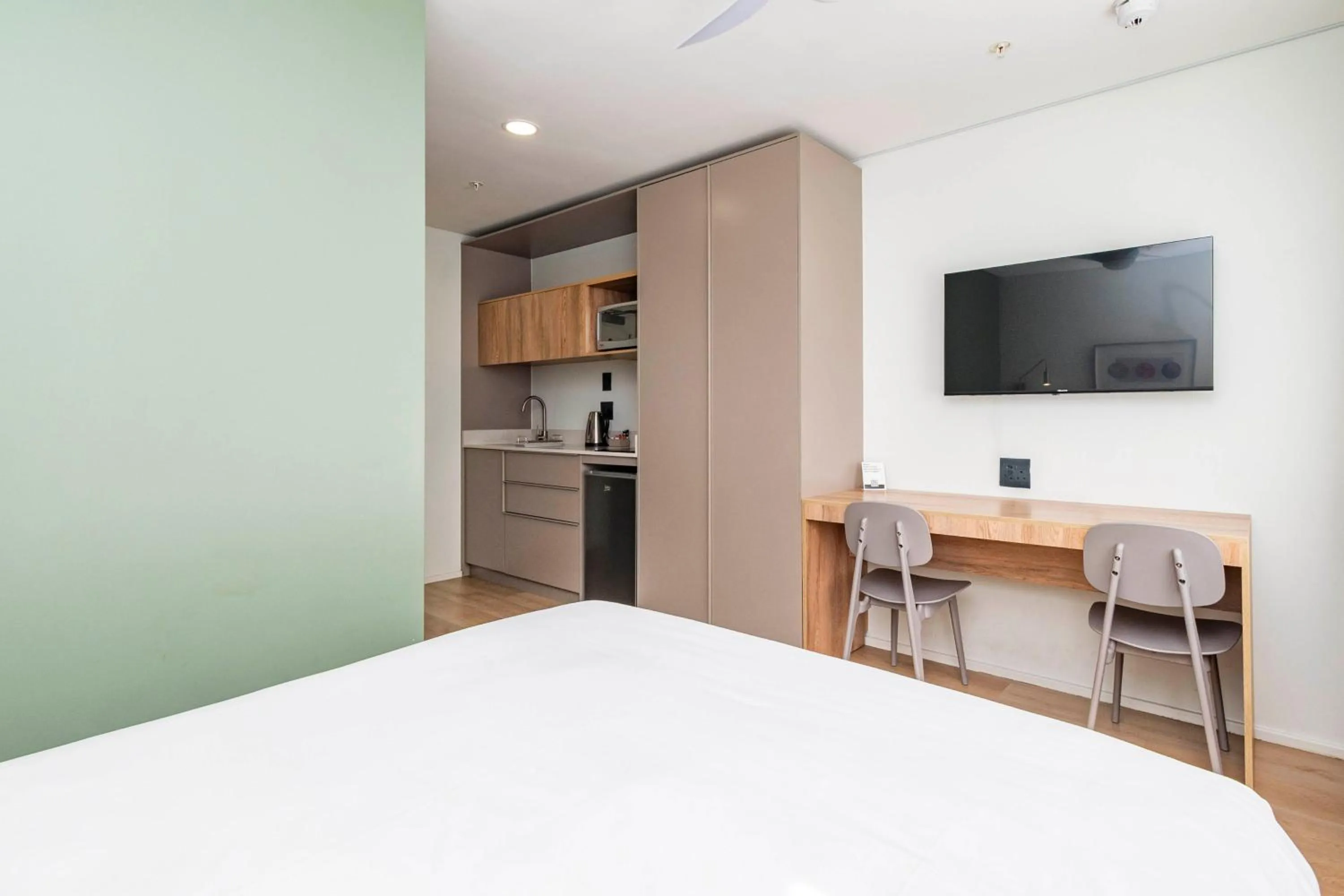 TV and multimedia, Bed in Habitat Aparthotel by Totalstay