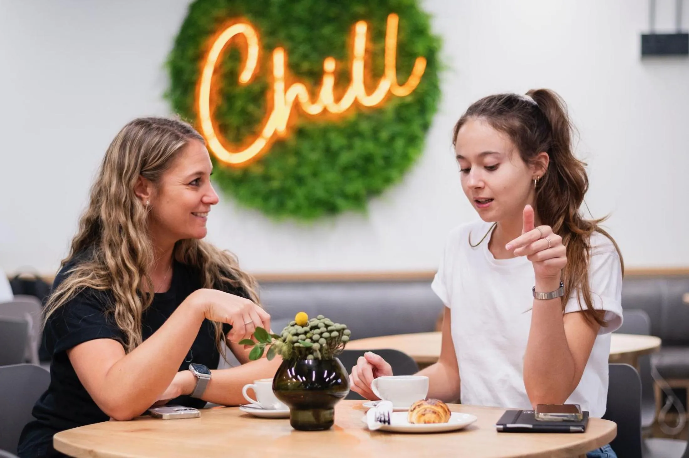 Restaurant/places to eat in Habitat Aparthotel by Totalstay