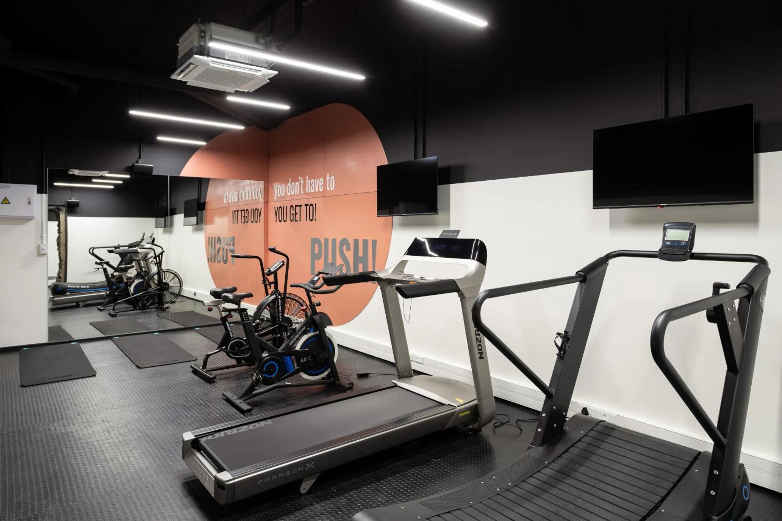 Fitness centre/facilities in Habitat Aparthotel by Totalstay