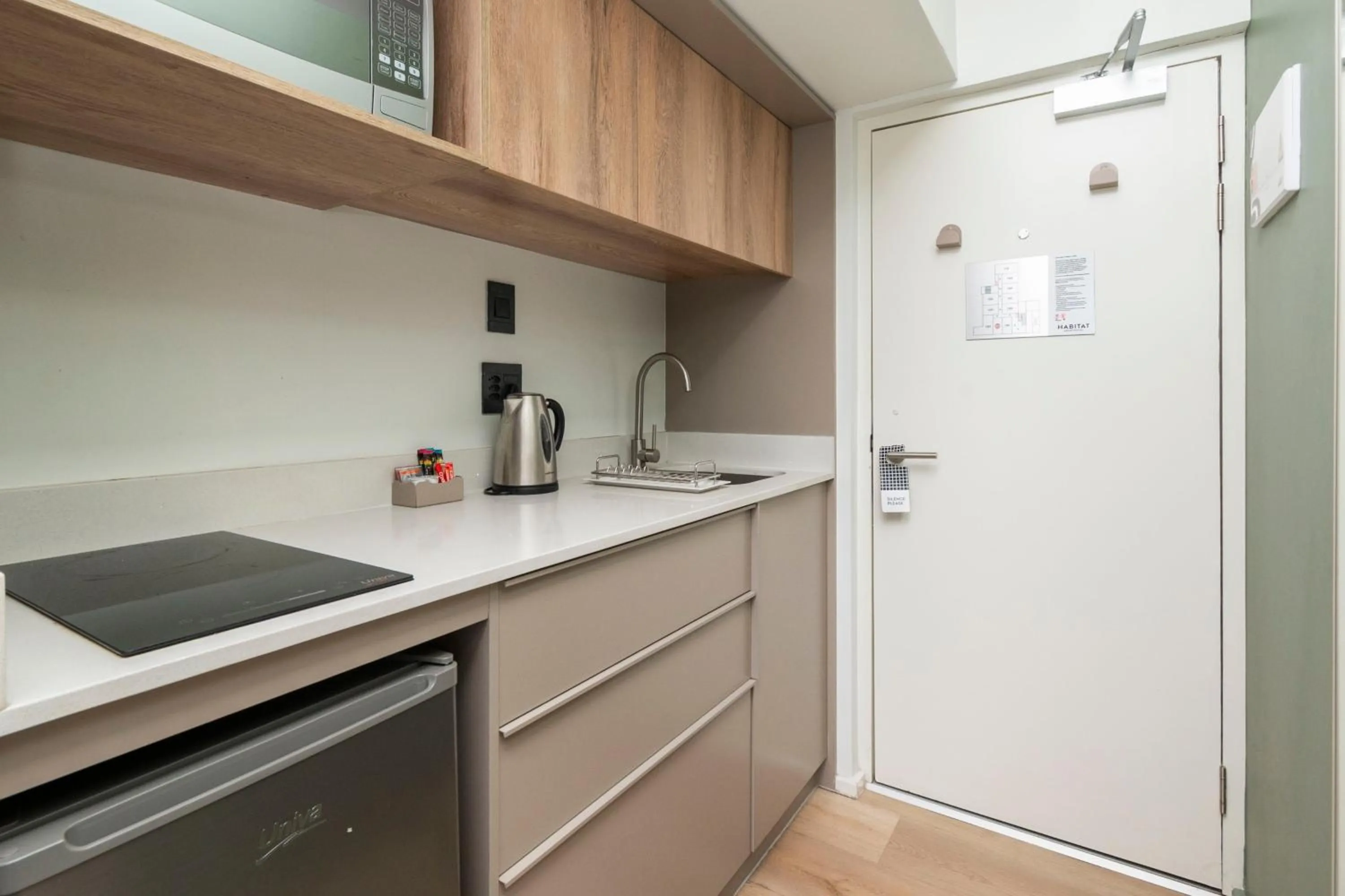 Kitchen or kitchenette in Habitat Aparthotel by Totalstay