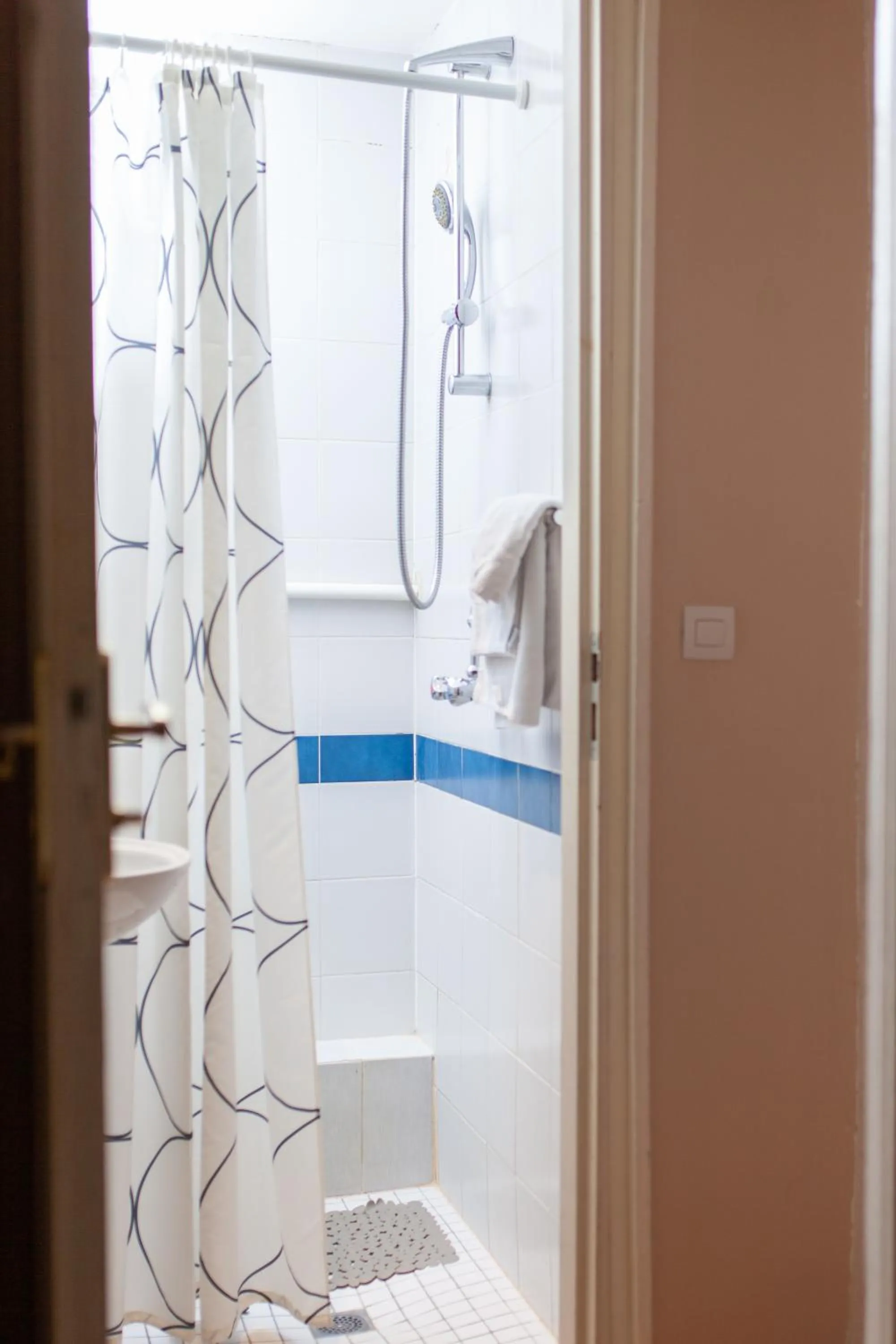 Shower in Hôtel du Parc