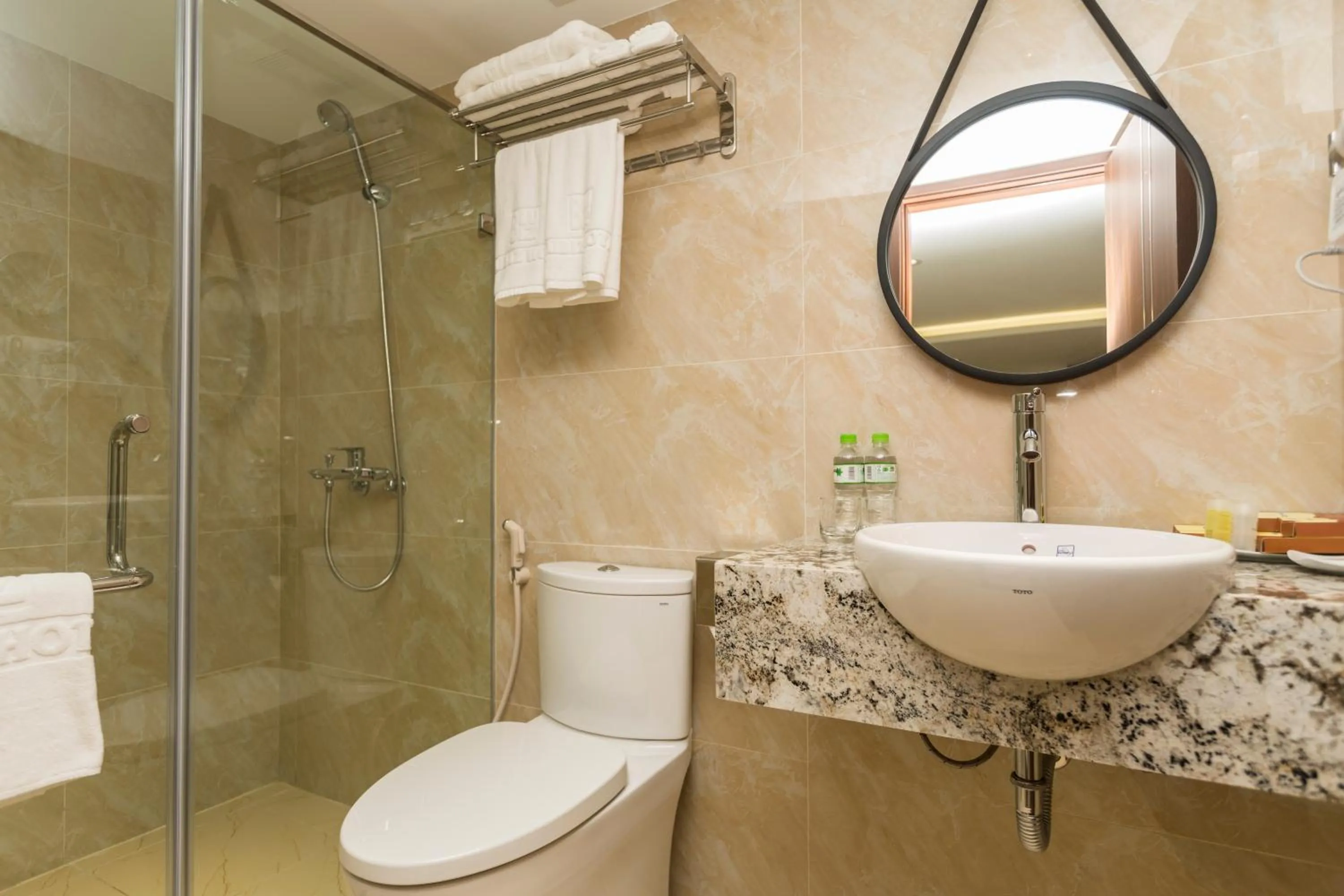 Shower in Blubiz Hotel 8