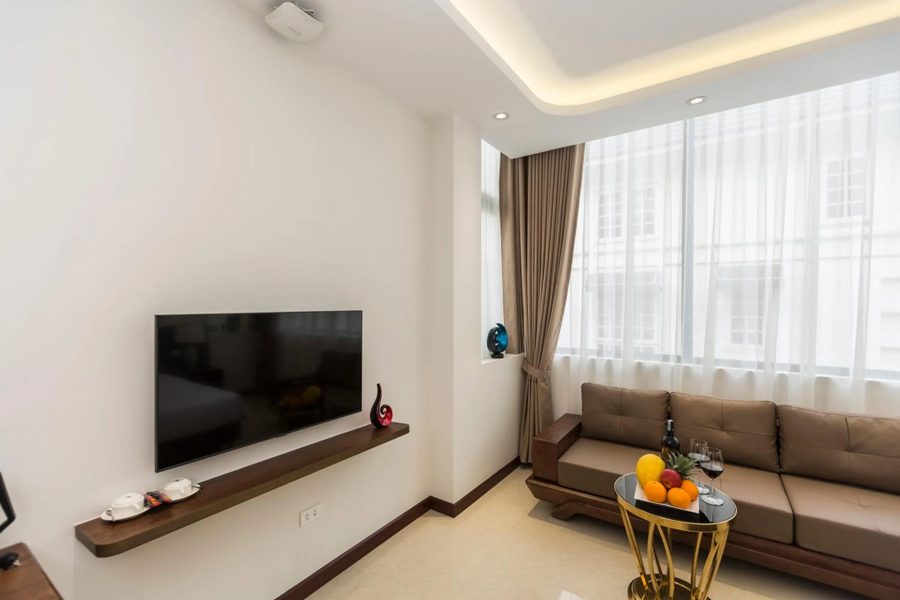 Communal lounge/ TV room in Blubiz Hotel 8