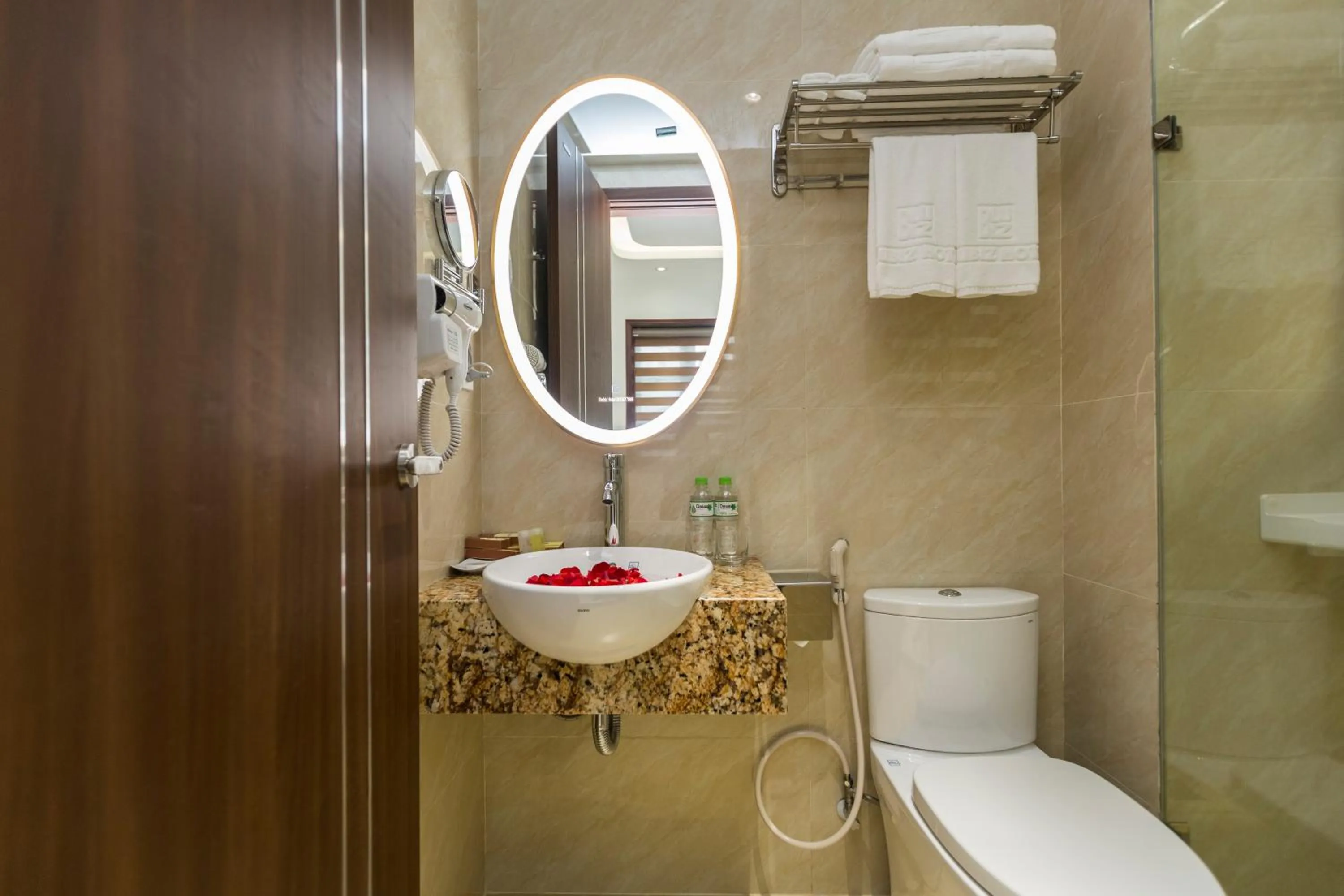 Shower in Blubiz Hotel 8