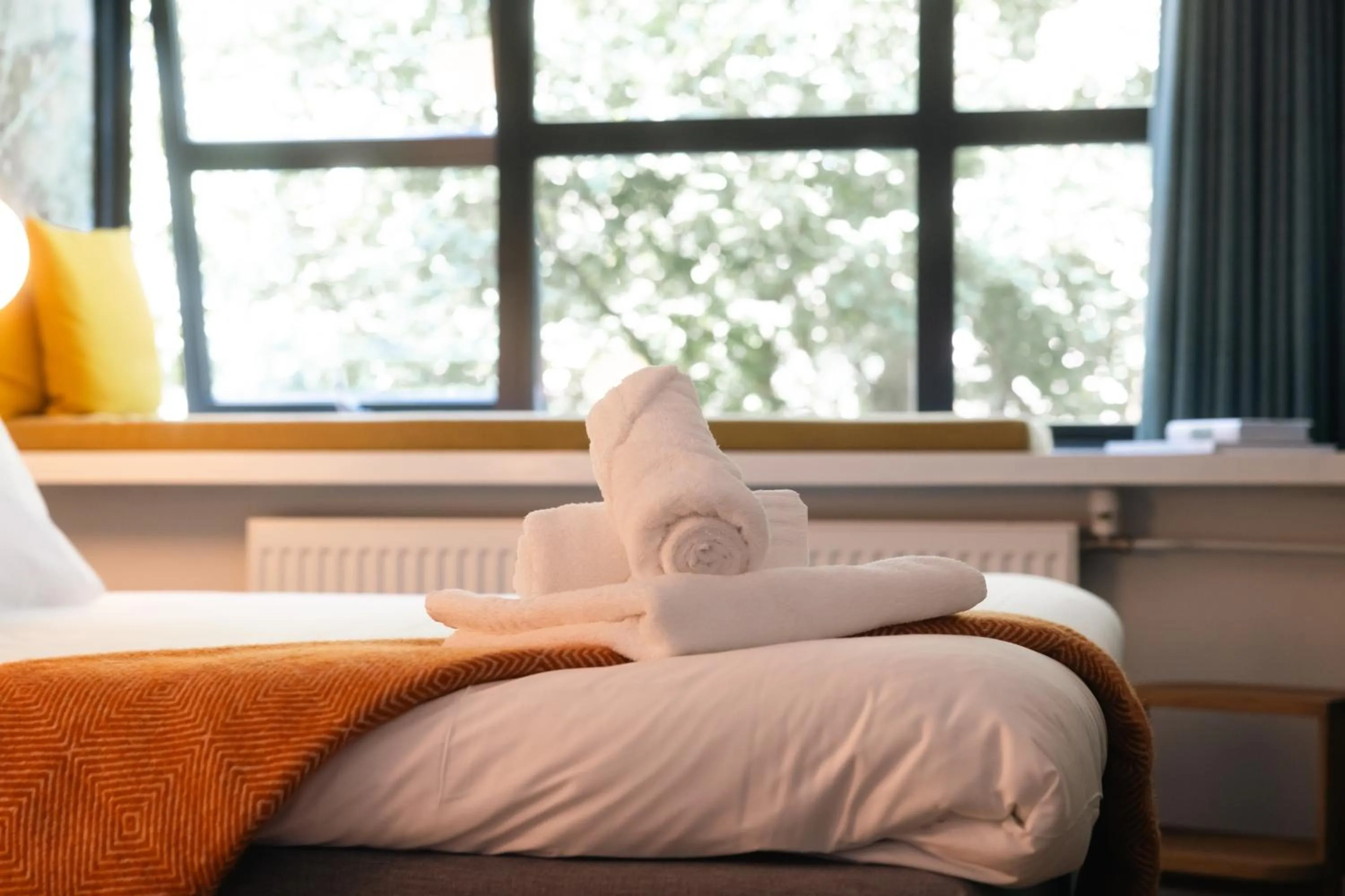 towels, Bed in Badhuis Hotel