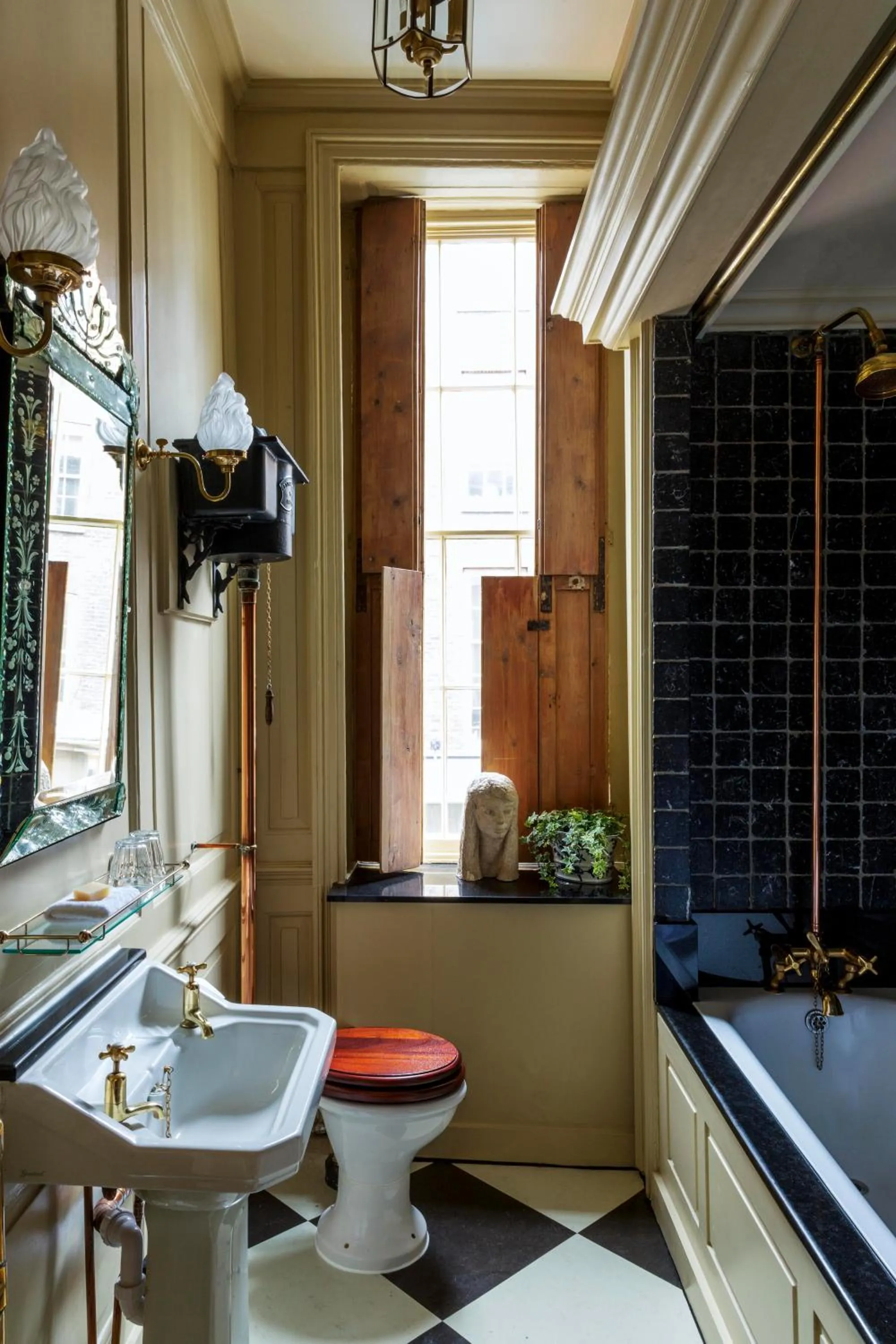 Bathroom in Hazlitt's