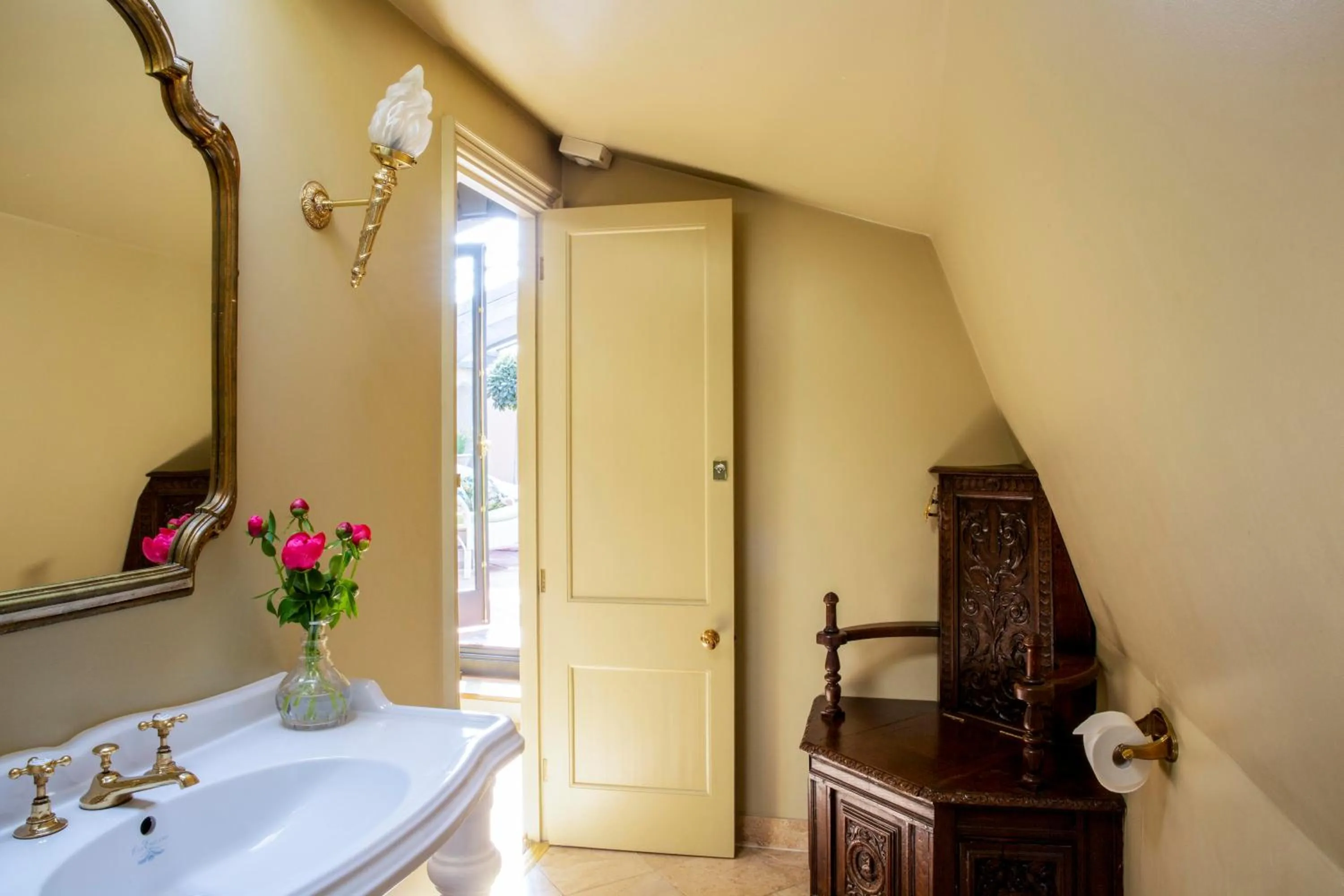 Bathroom in Hazlitt's