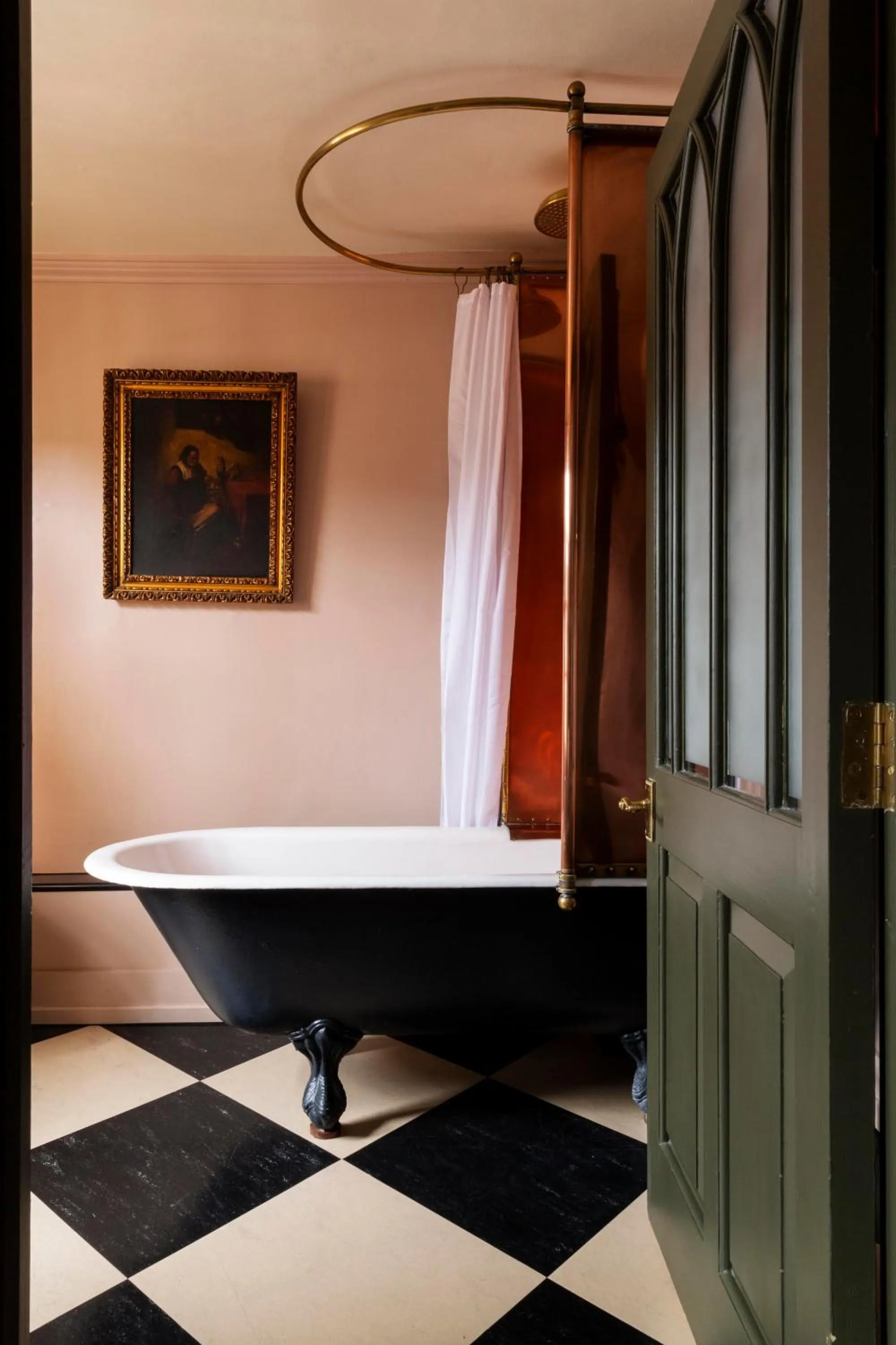 Shower, Bed in Hazlitt's