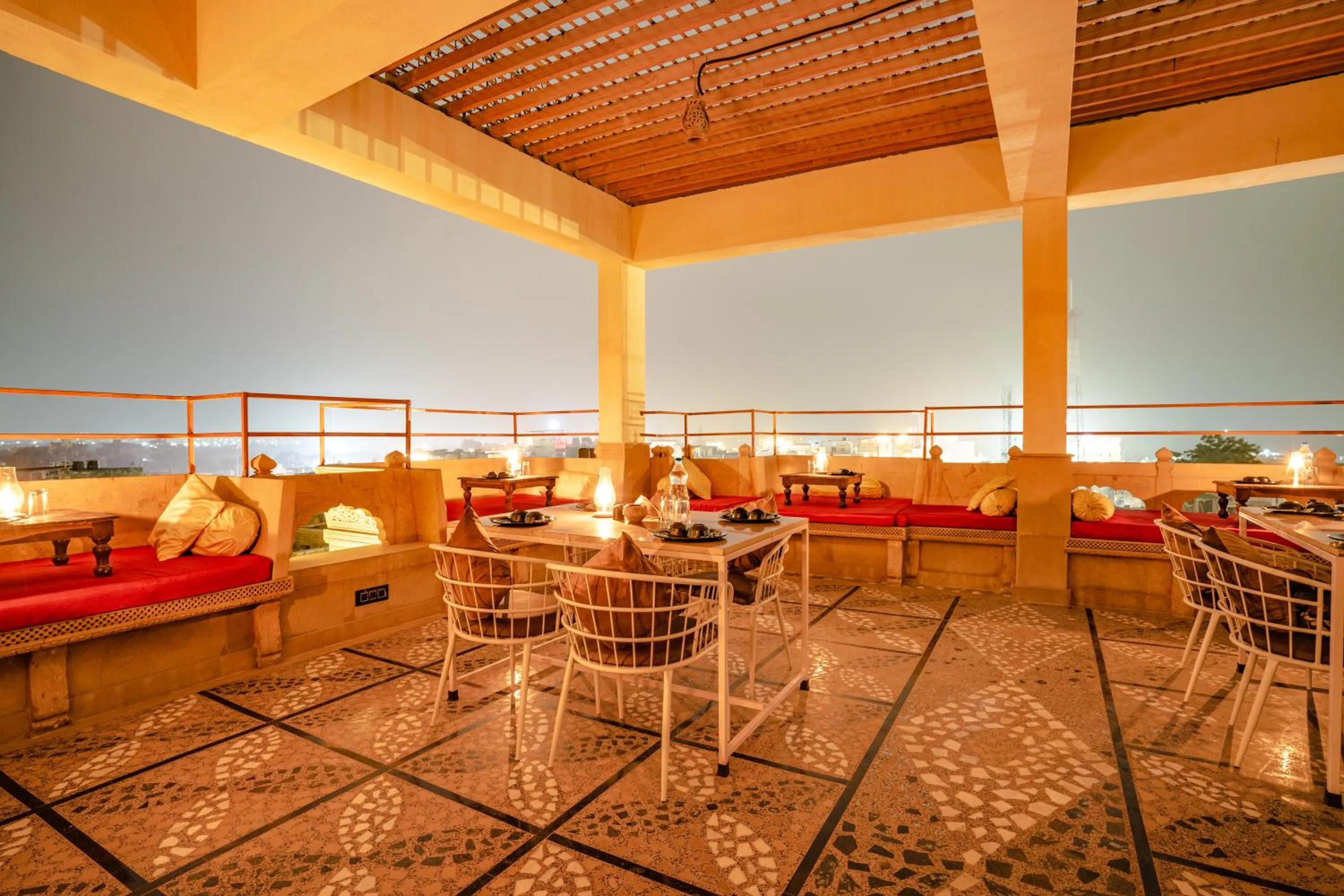 Restaurant/places to eat in Tripli Hotels Prithvi Haveli