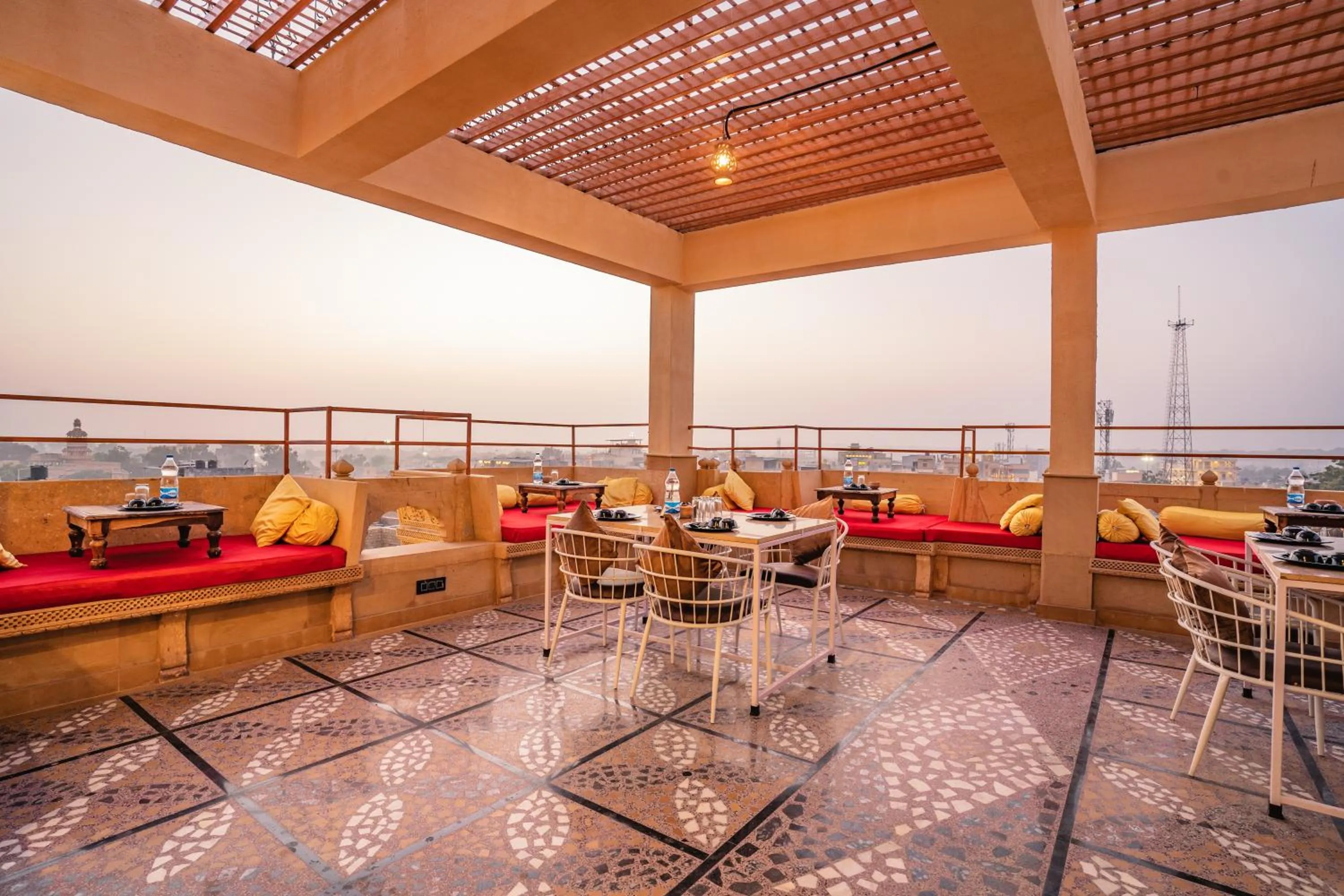 Restaurant/places to eat in Tripli Hotels Prithvi Haveli