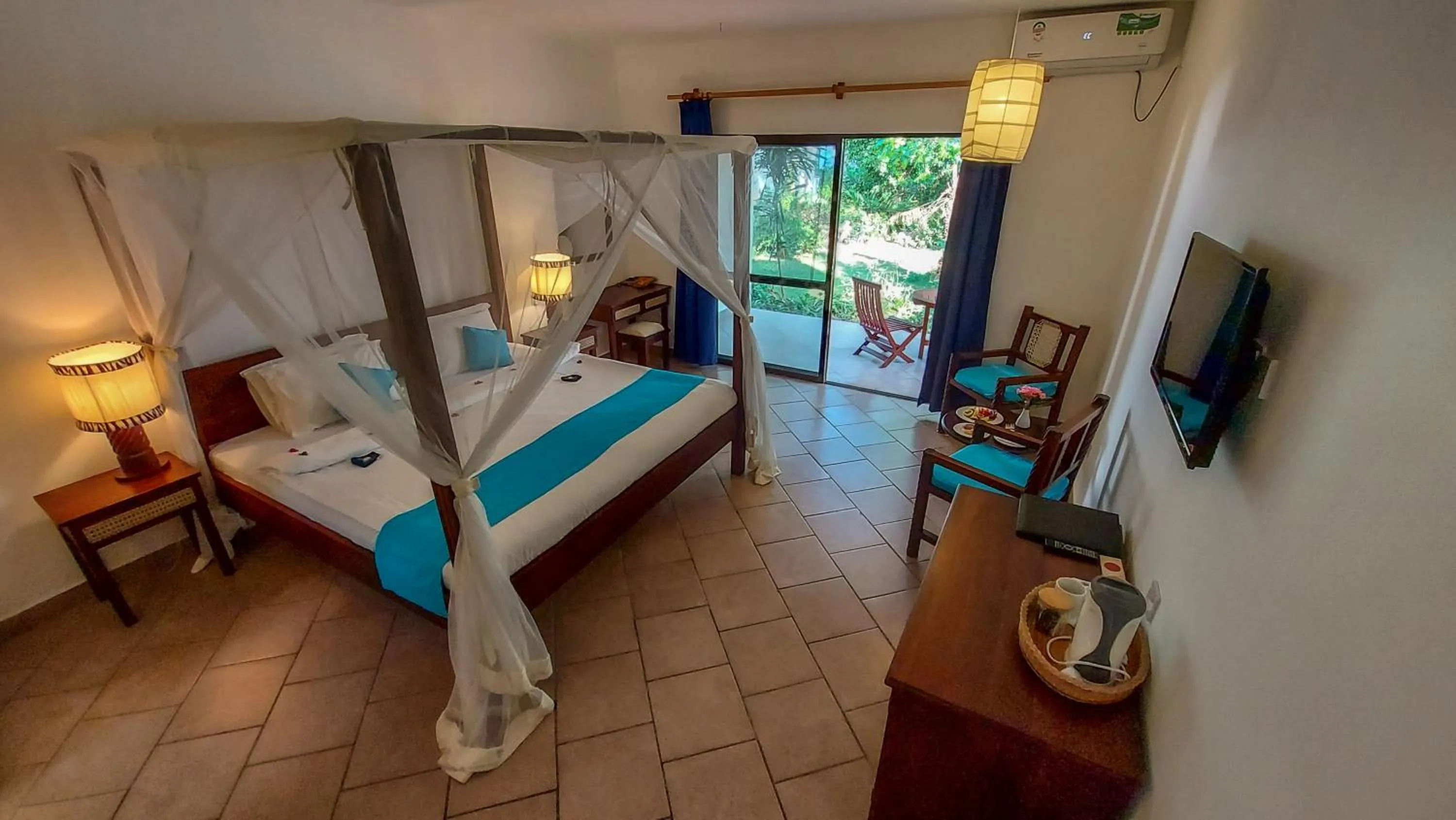 Bed in Diani Sea Lodge - All Inclusive