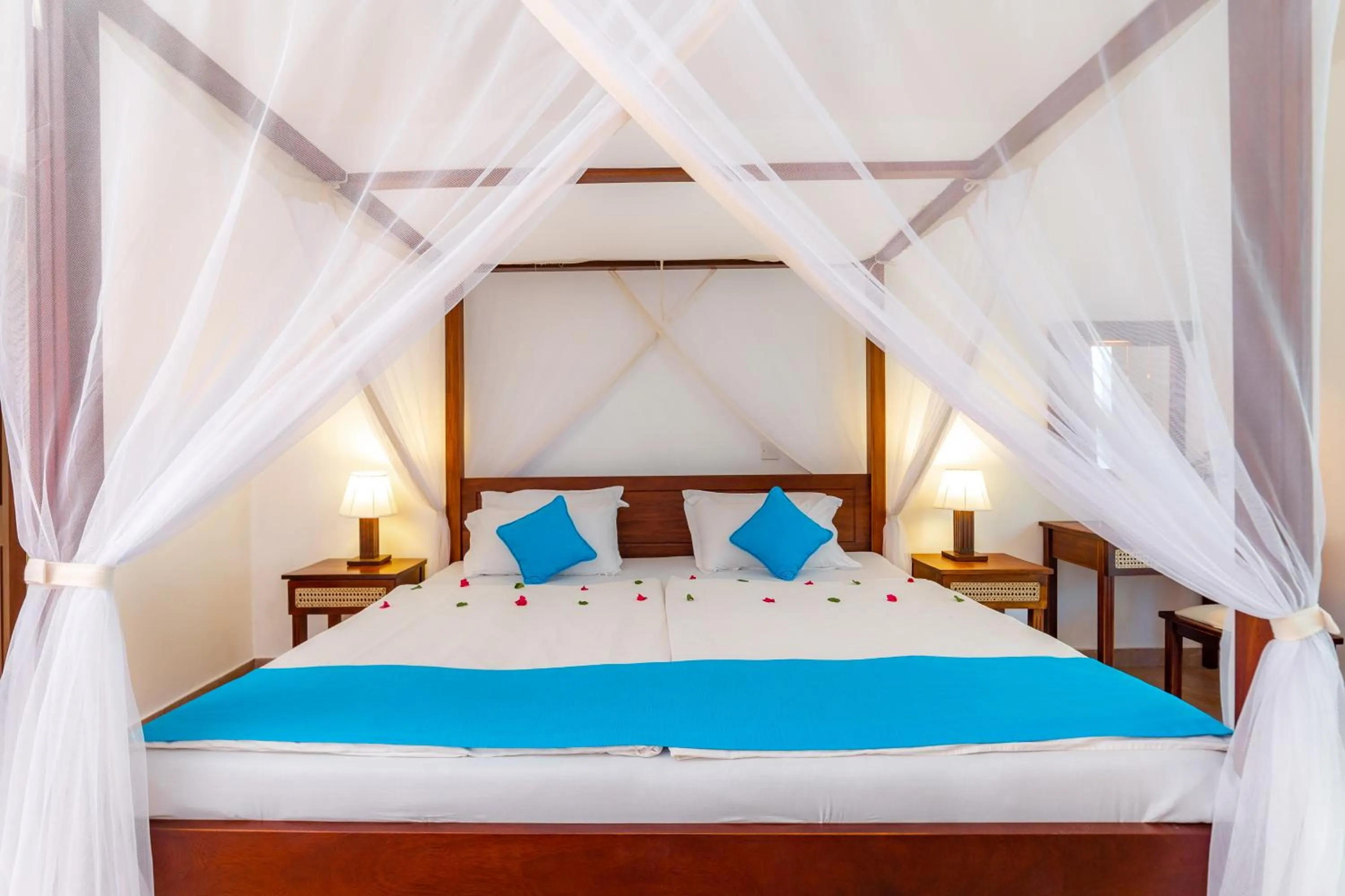 Bed in Diani Sea Lodge - All Inclusive