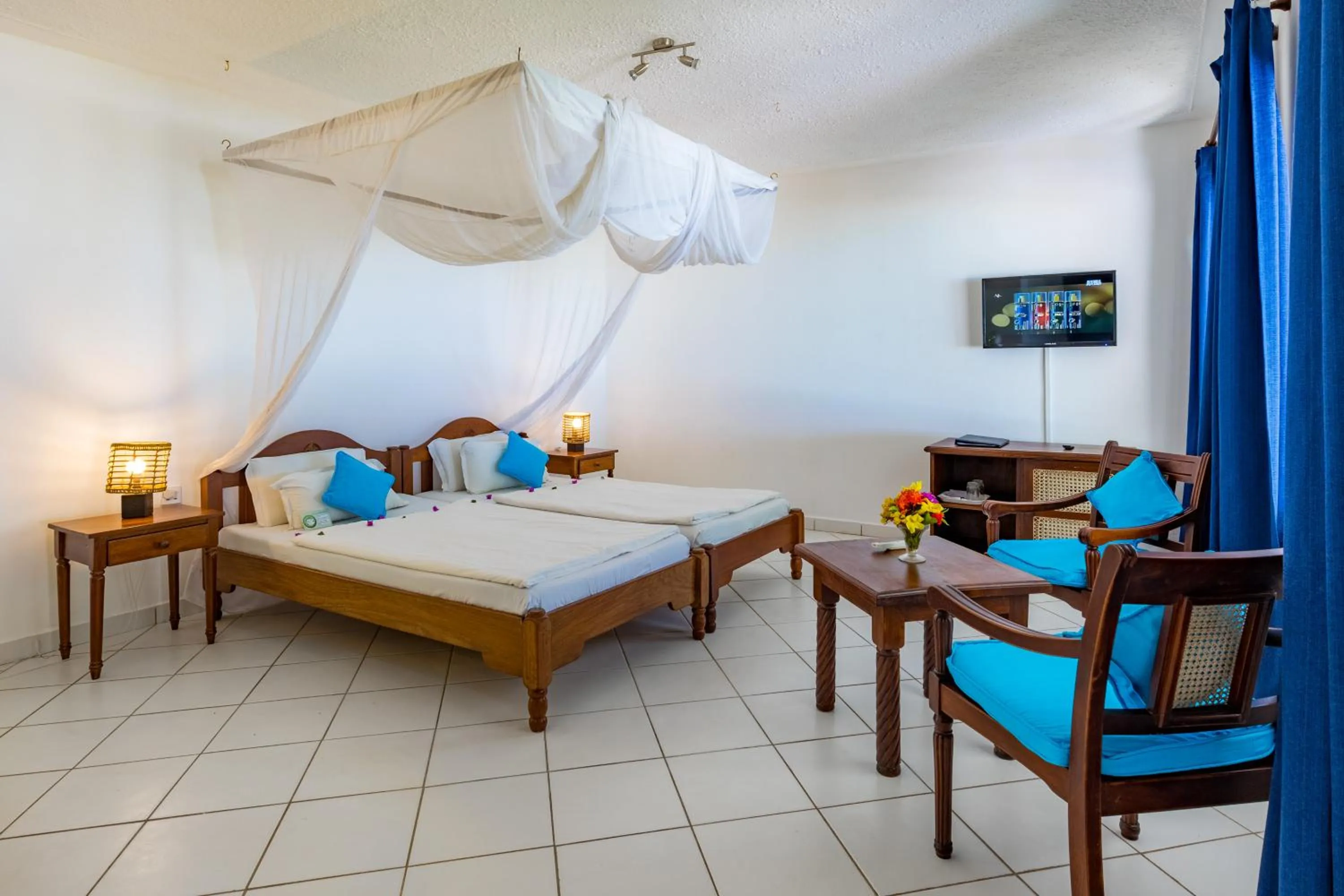 Bed in Diani Sea Lodge - All Inclusive