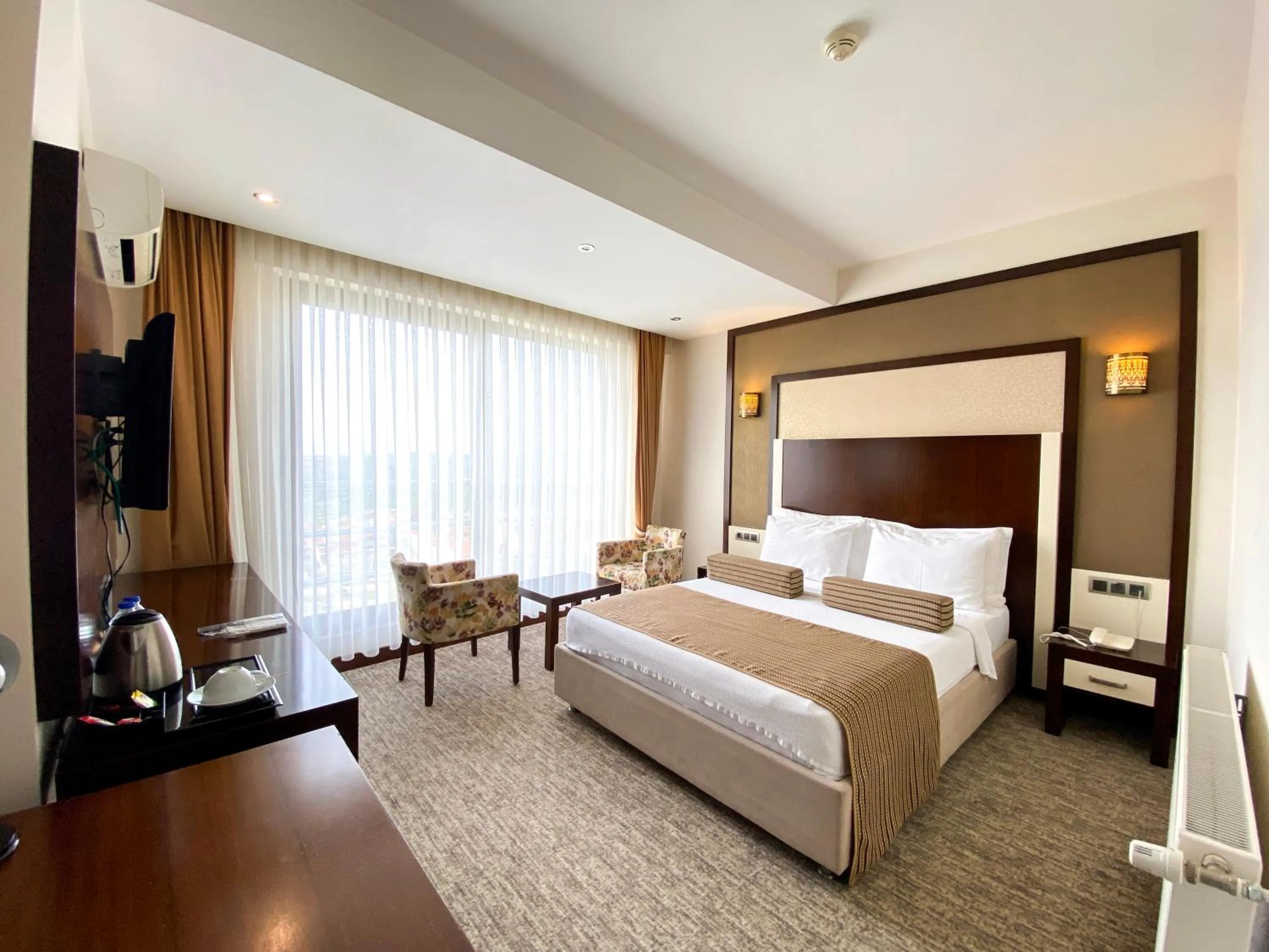 Living room, Bed in Lavin Hotel & Spa