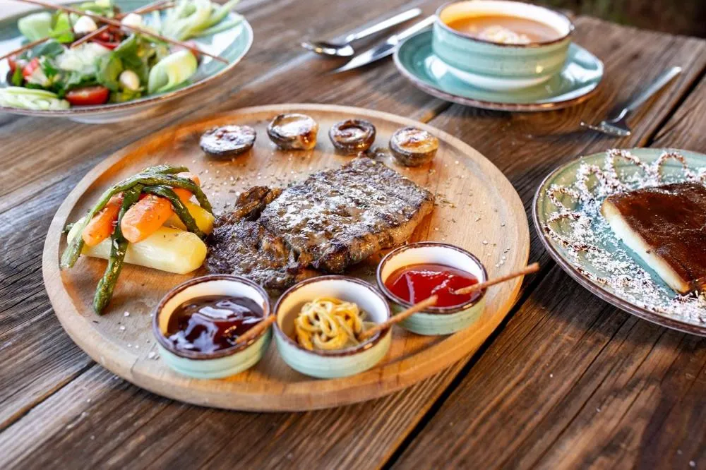 Food and drinks in Lavin Hotel & Spa