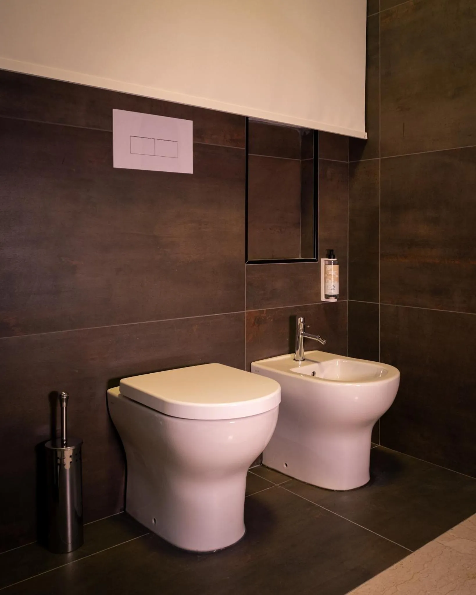 Toilet in Hostelò - Luxury Hostel