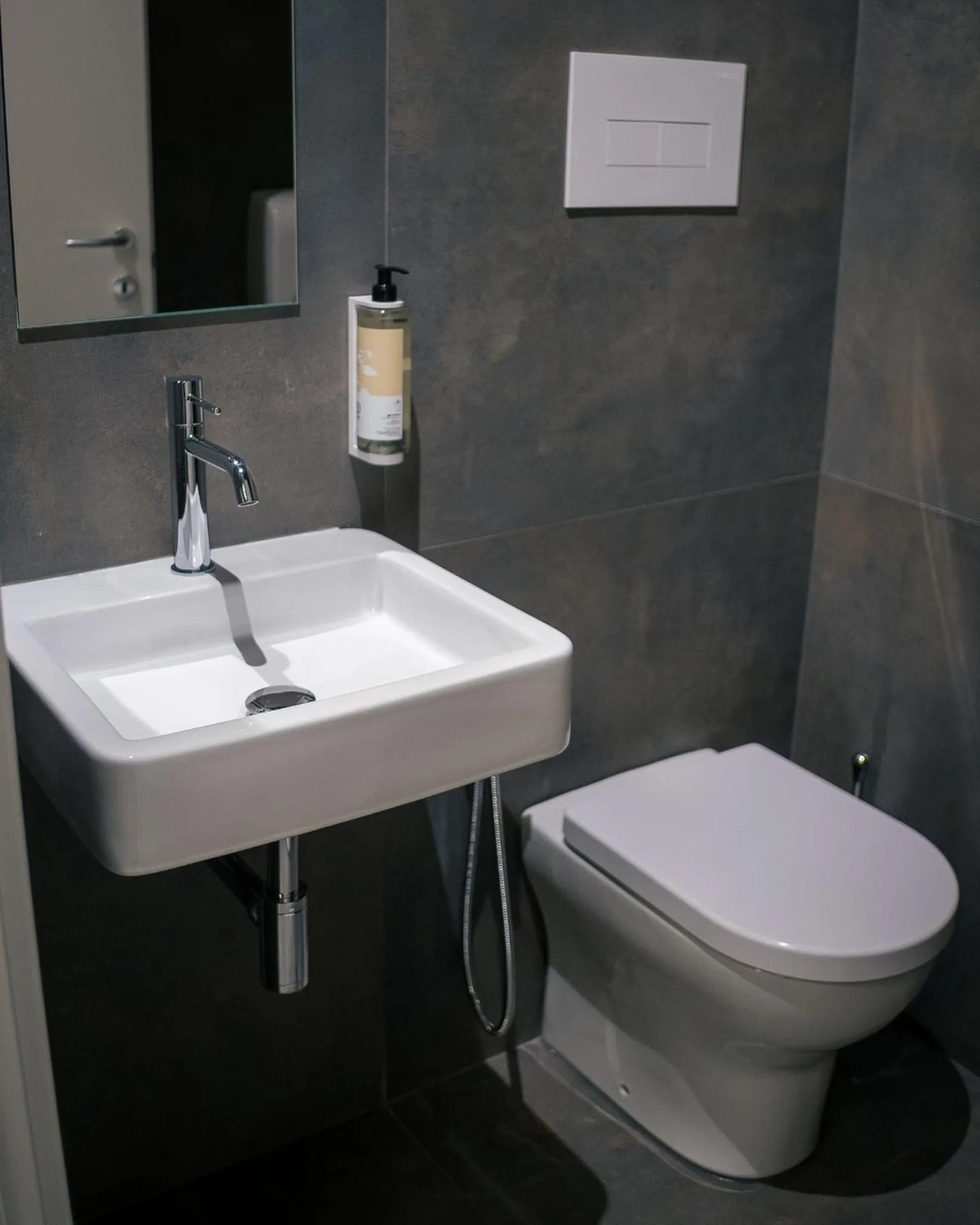 Toilet in Hostelò - Luxury Hostel