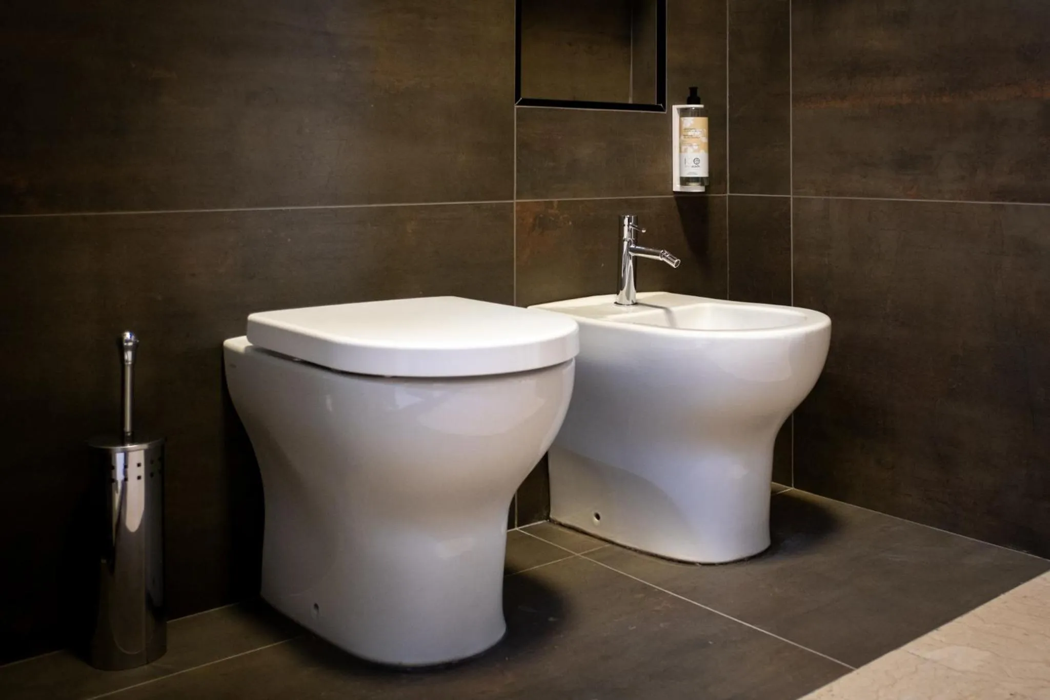 Toilet in Hostelò - Luxury Hostel