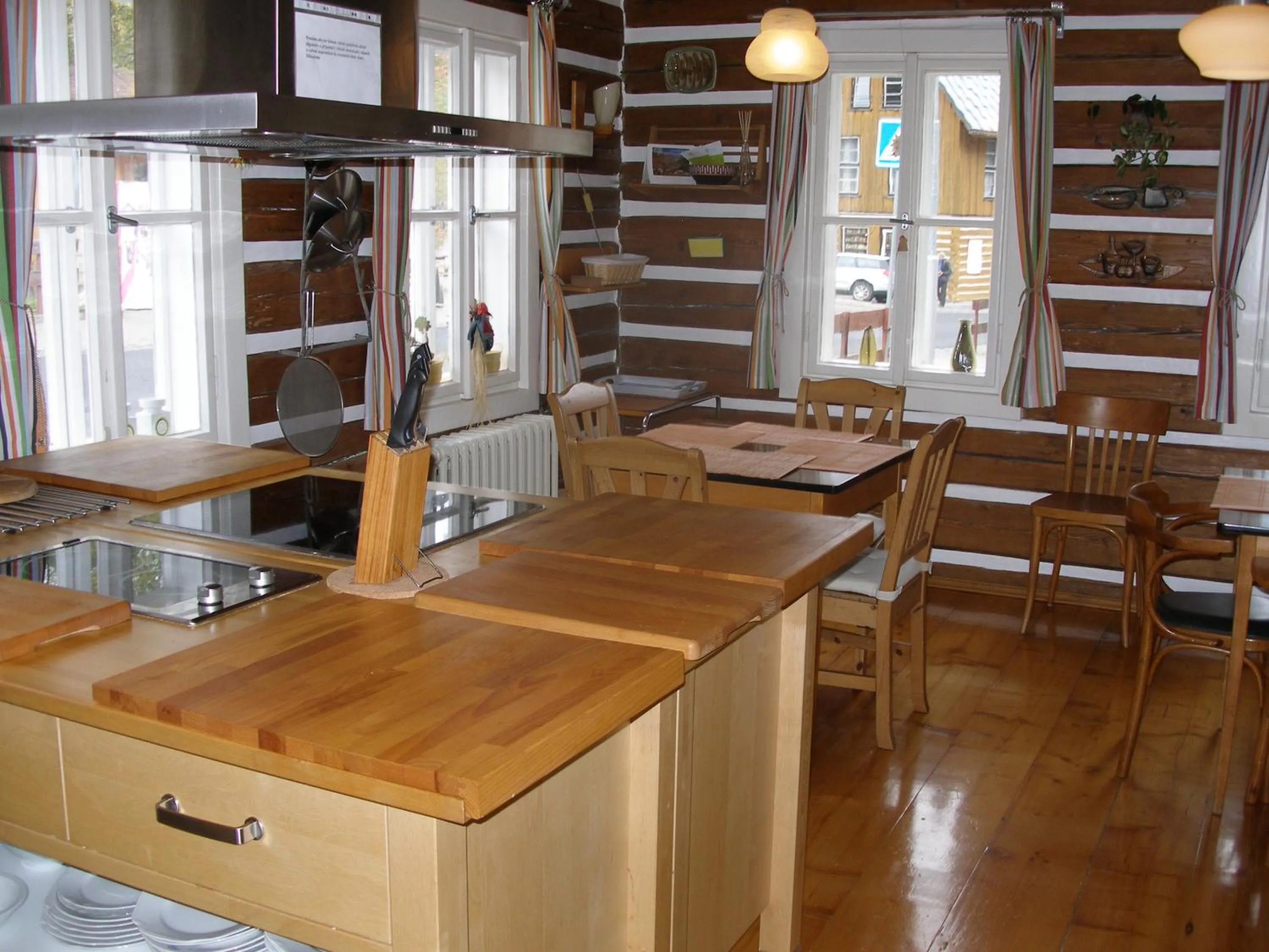 Communal kitchen in Pecka Penzion