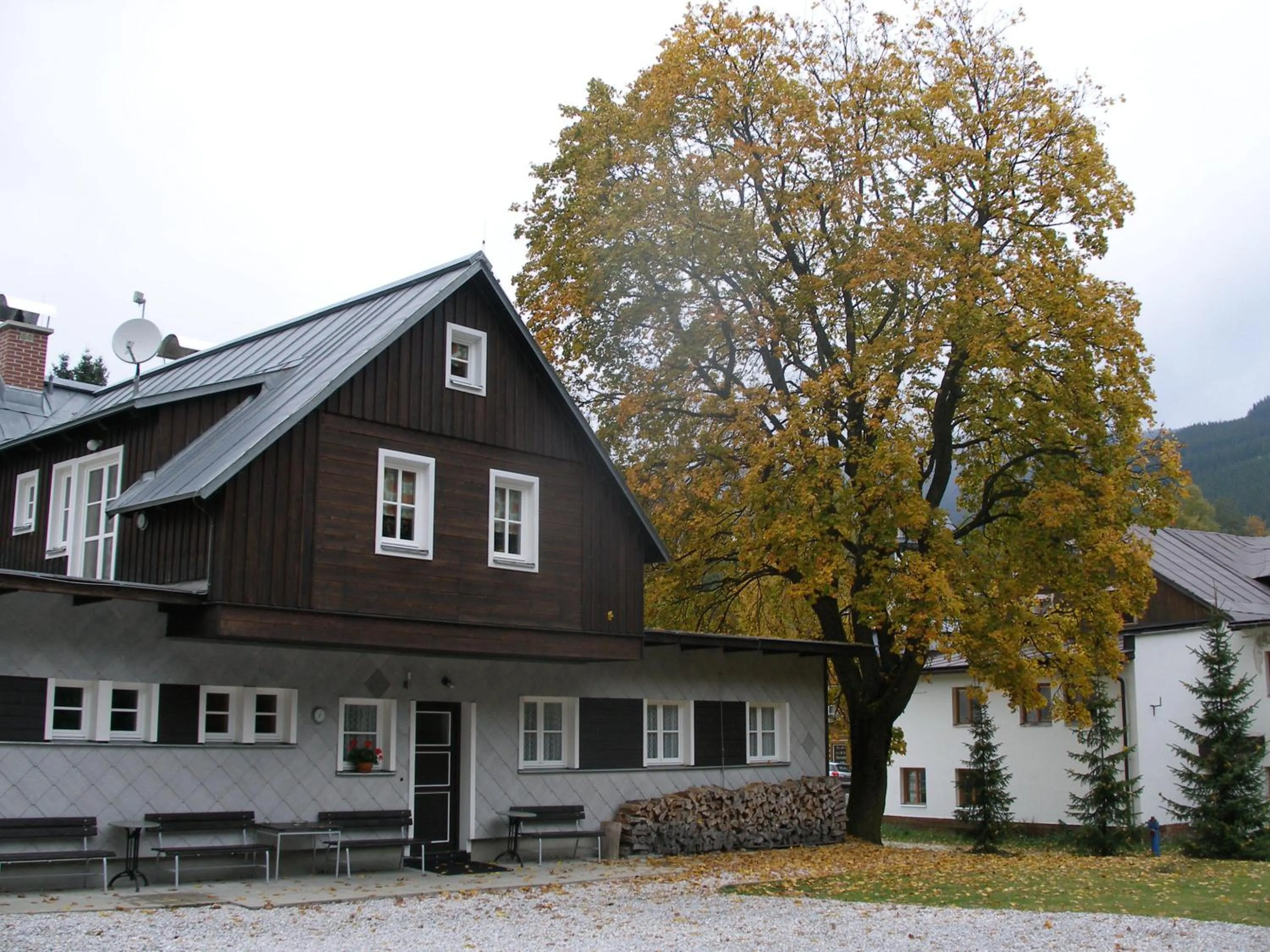Autumn in Pecka Penzion